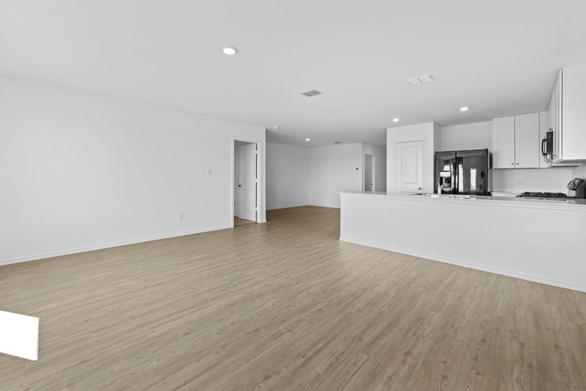 13216 Eastland Dr Property Photo 6