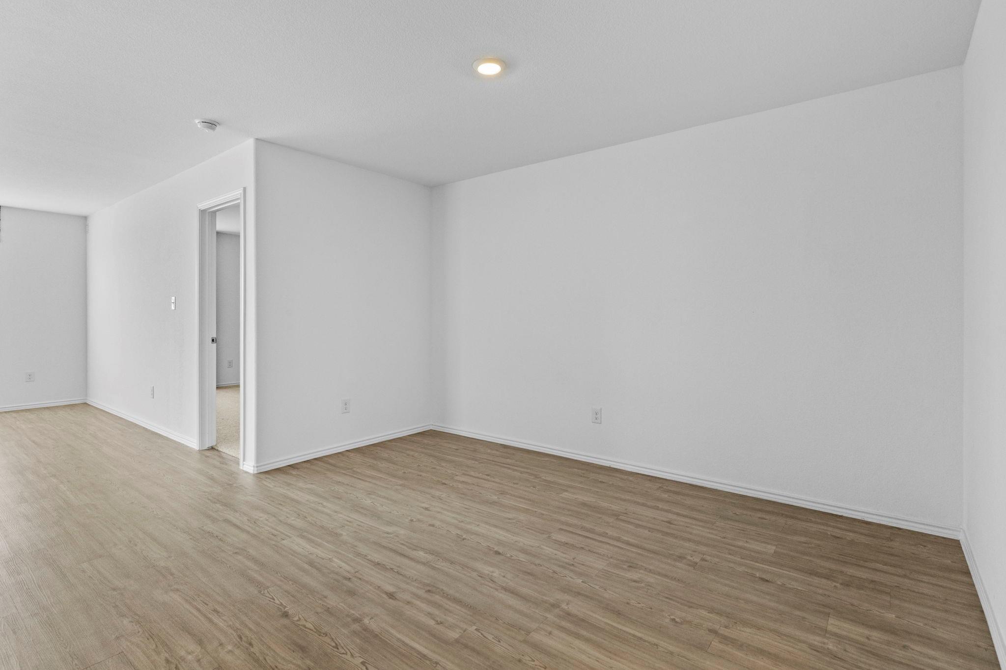 13216 Eastland Dr Property Photo 9