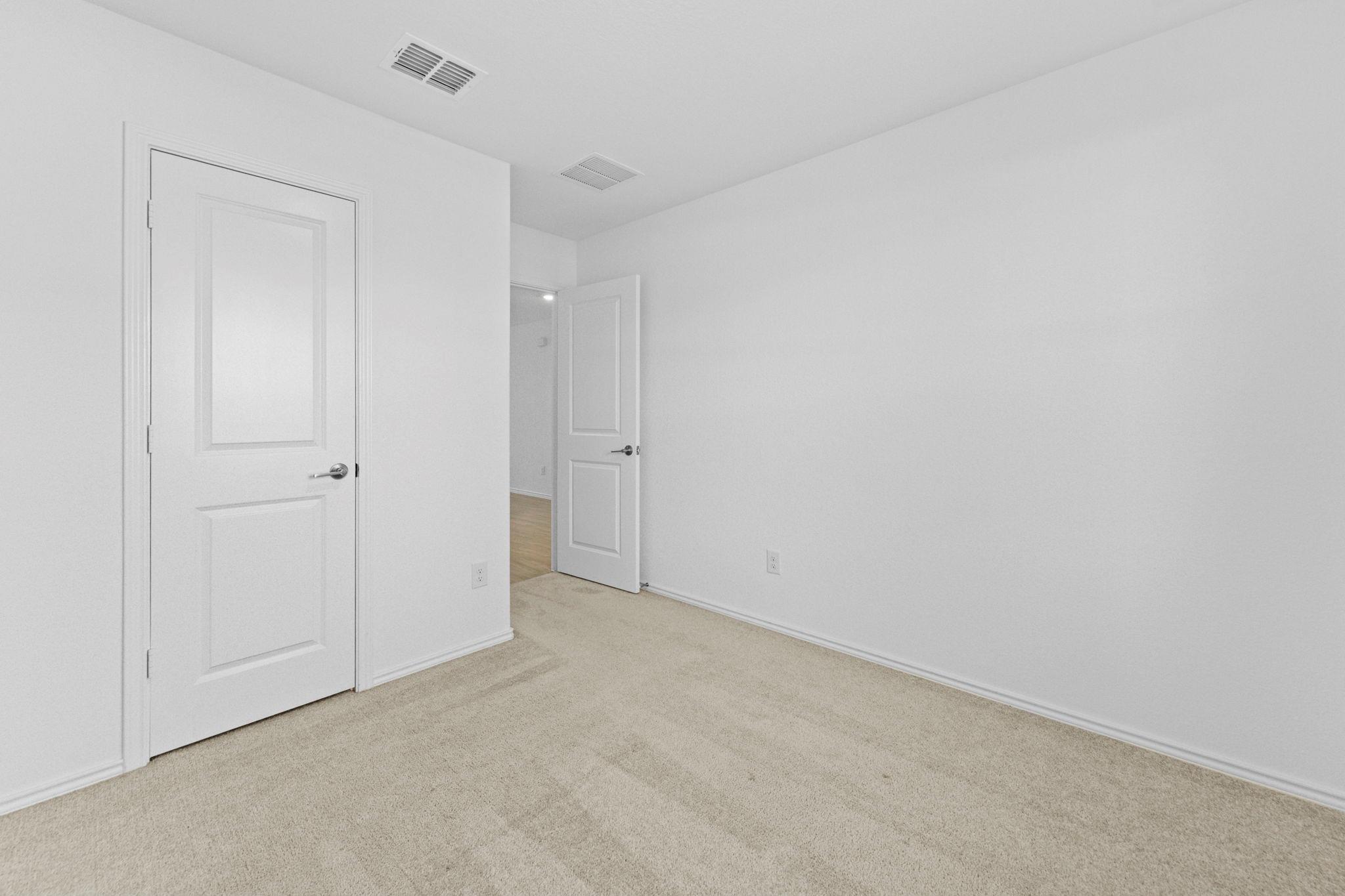 13216 Eastland Dr Property Photo 32
