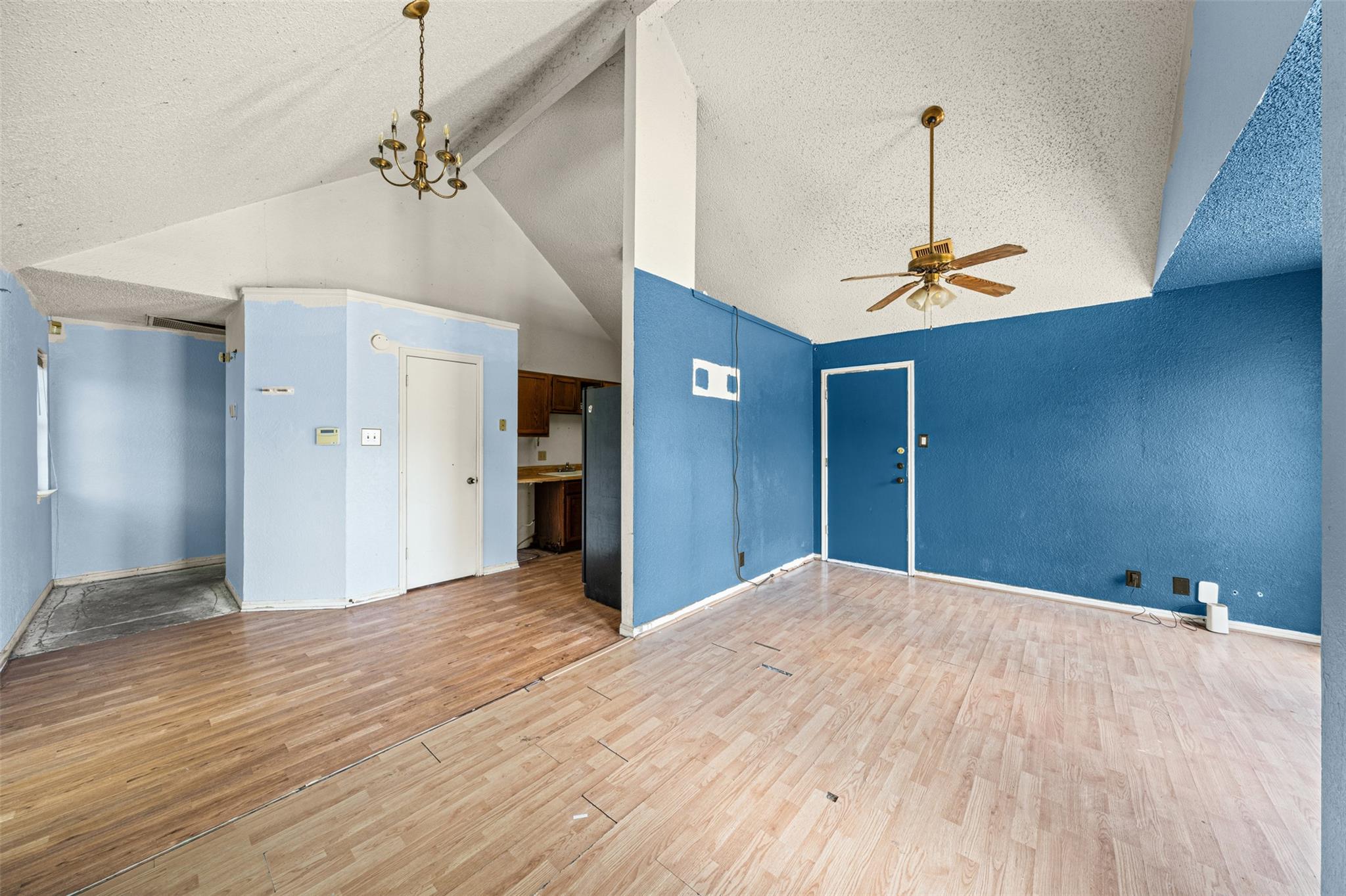 2107 Caprice Dr Property Photo 2