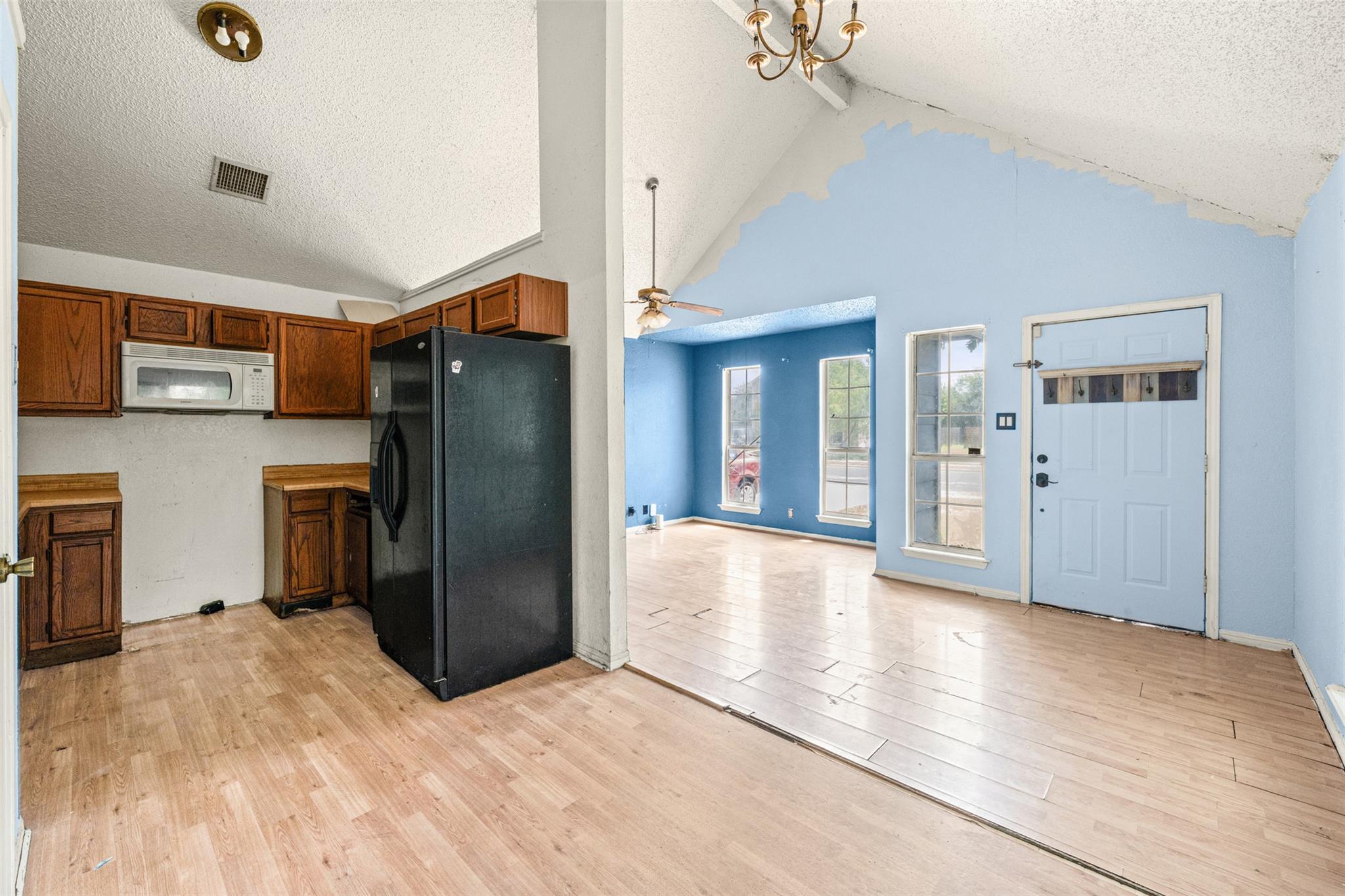 2107 Caprice Dr Property Photo 3