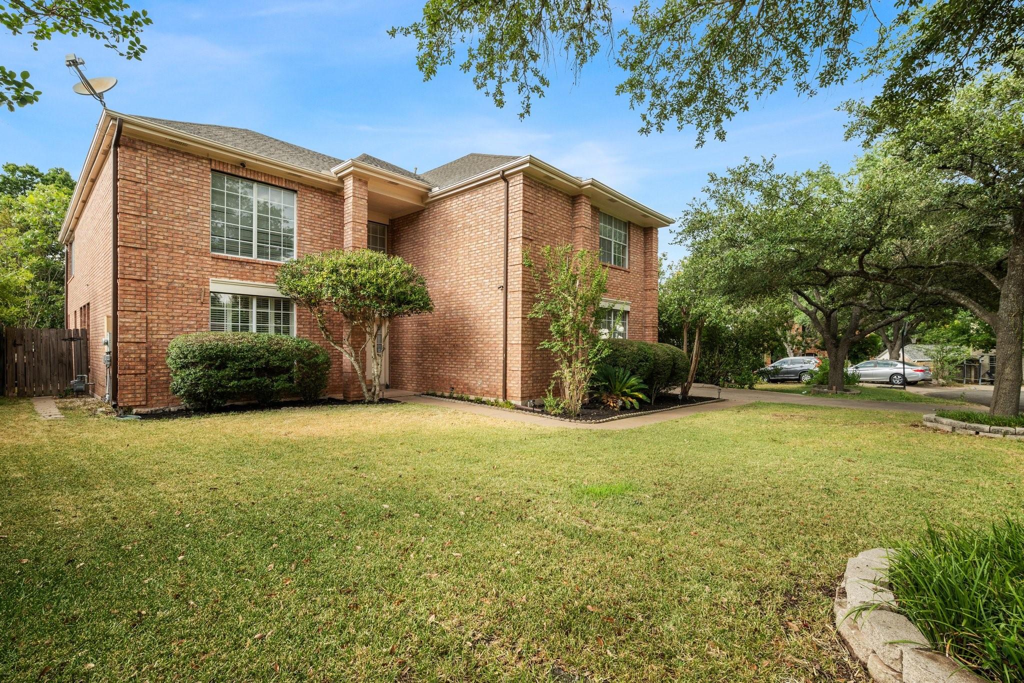 11006 Pebble Garden Ln Property Photo 25