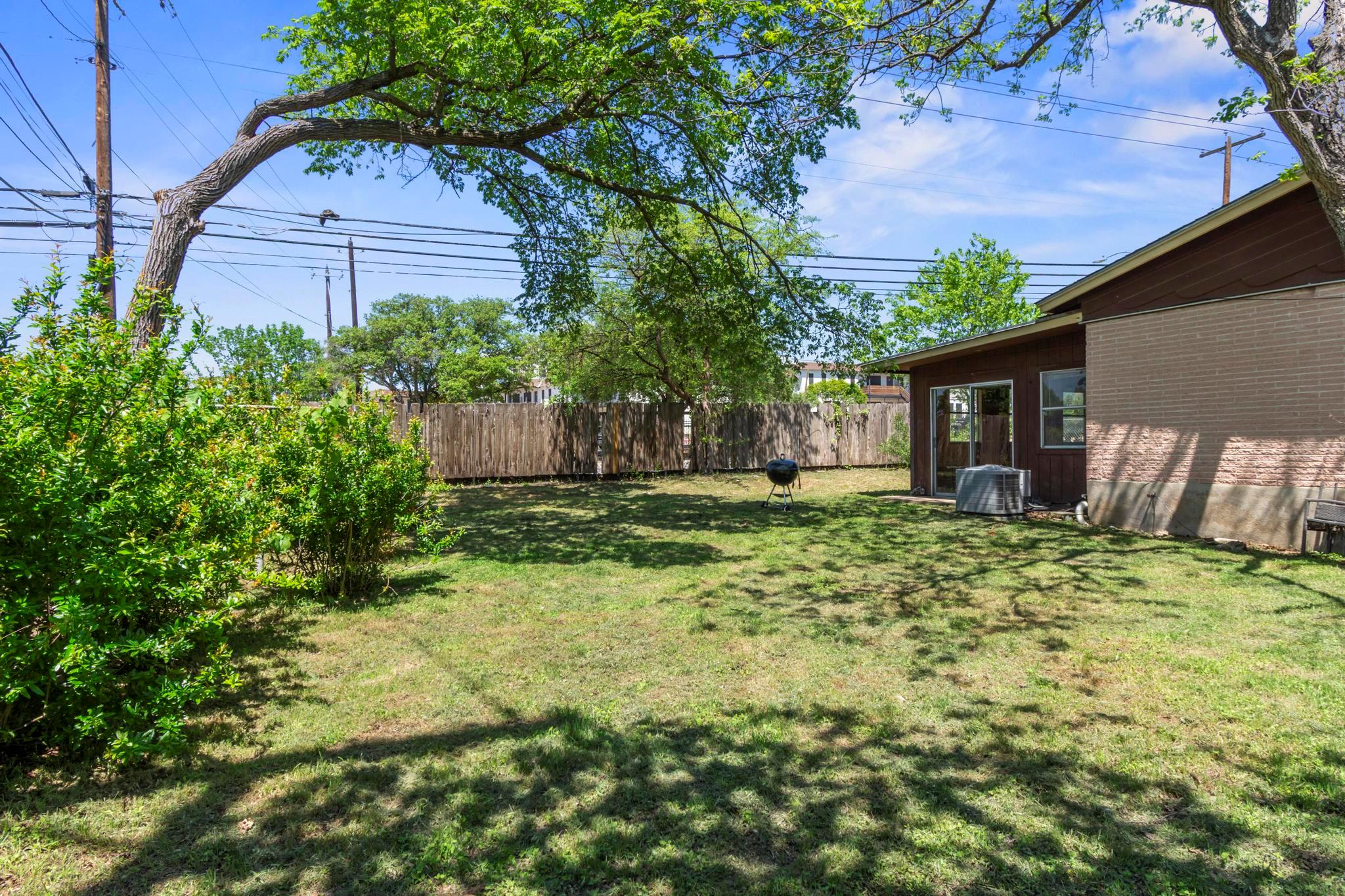 1201 Larkwood Dr Property Photo 18