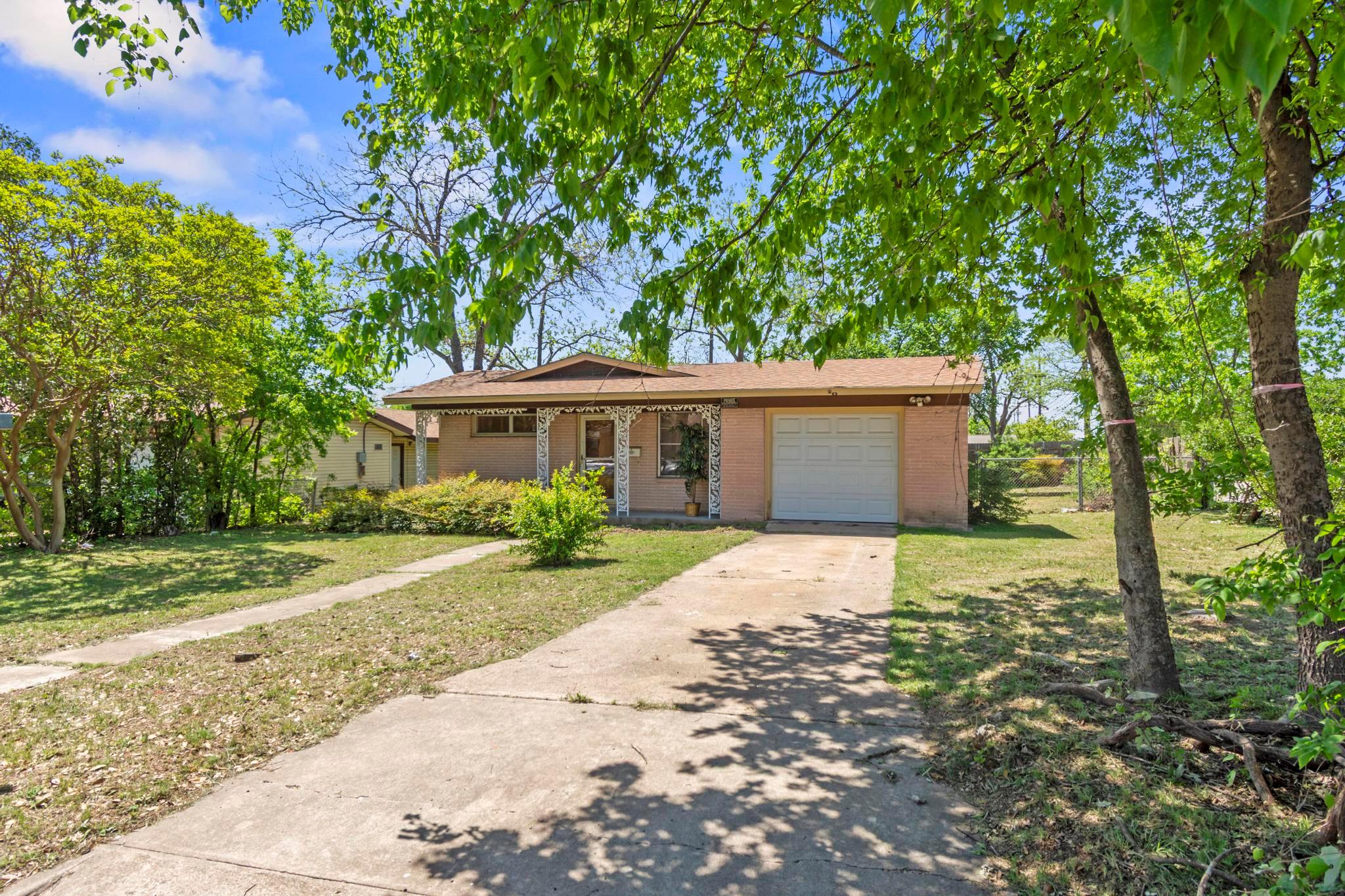 1201 Larkwood Dr Property Photo 19