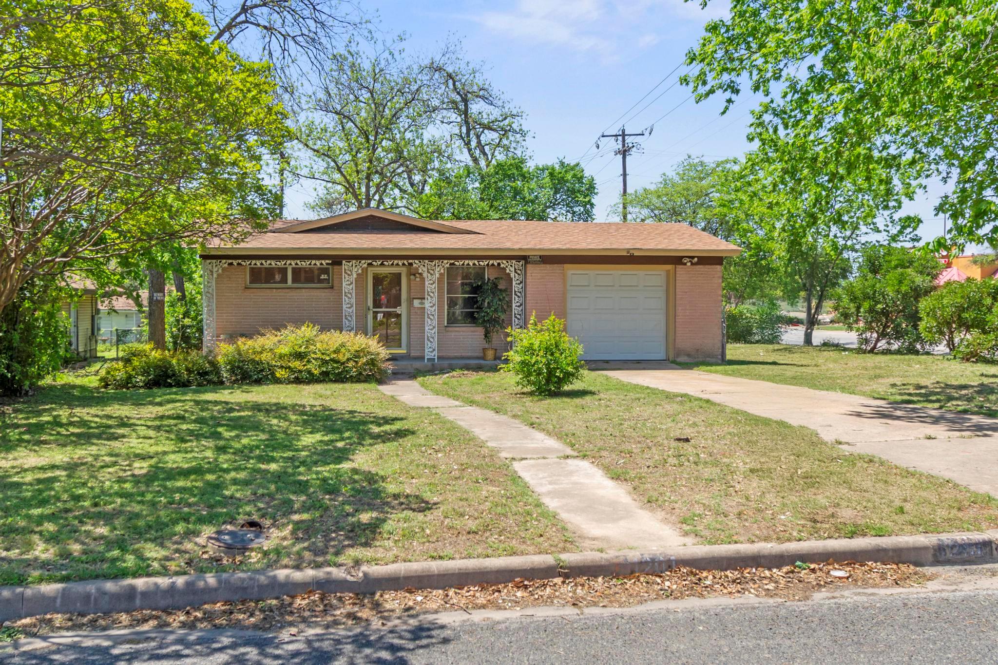 1201 Larkwood Dr Property Photo 20