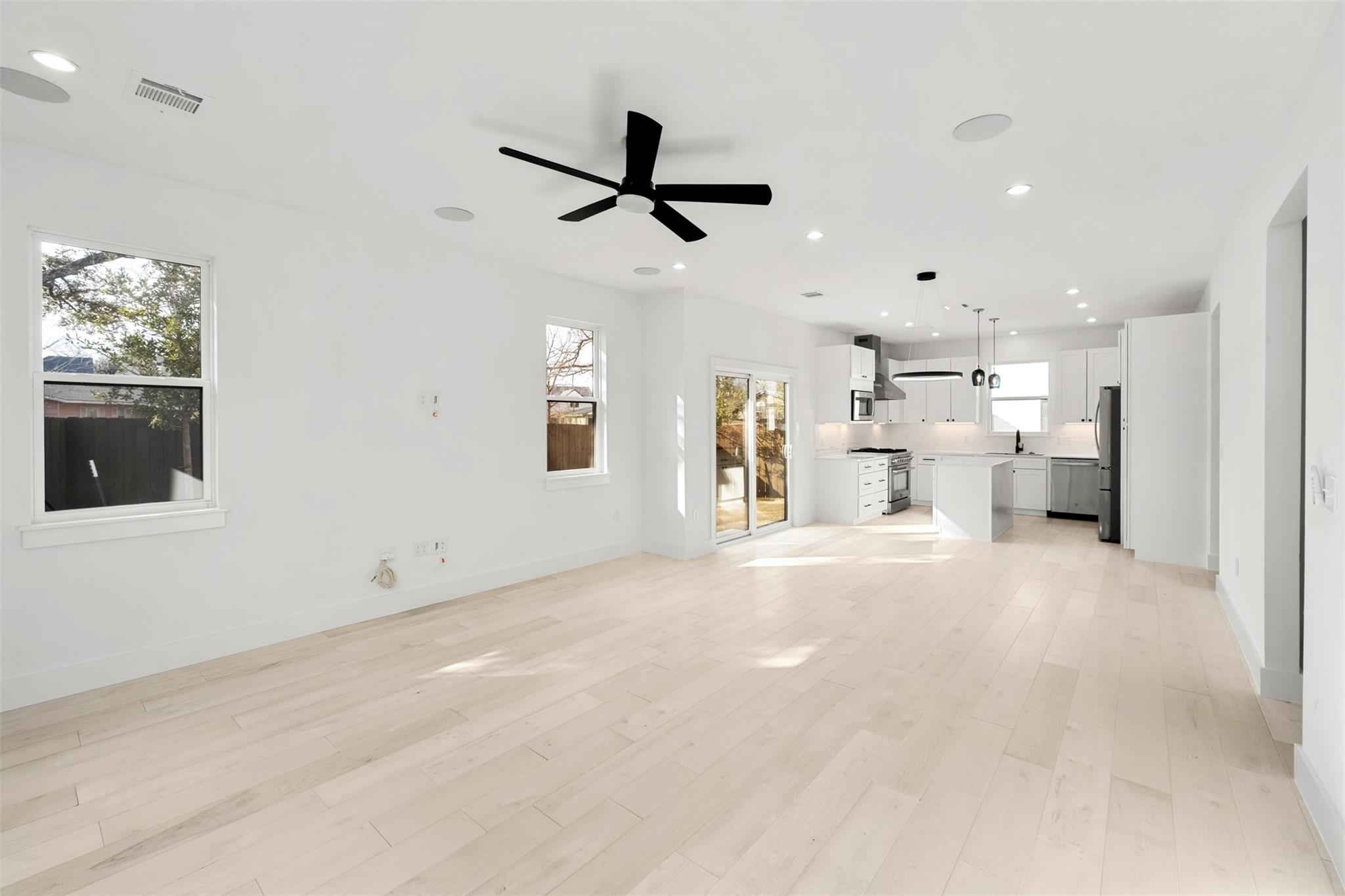 1500 Sylvan Glade None #2a Property Photo 2