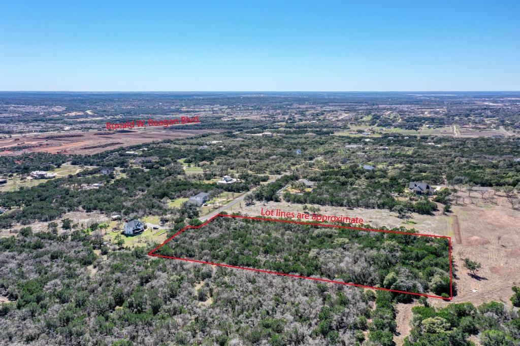 1110 Wildwood Xing Property Photo 4