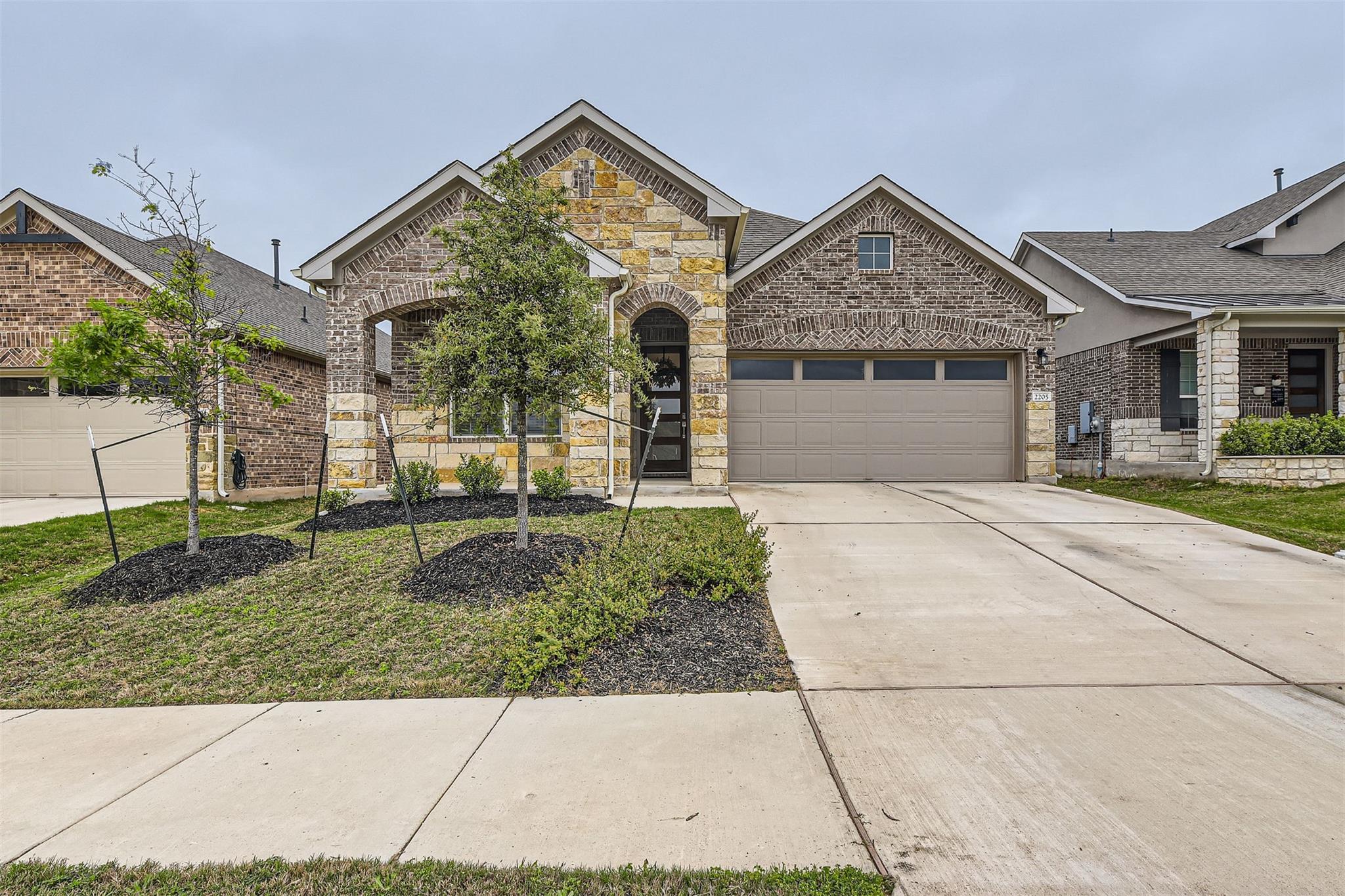 2205 Bobtail Pass Property Photo 1
