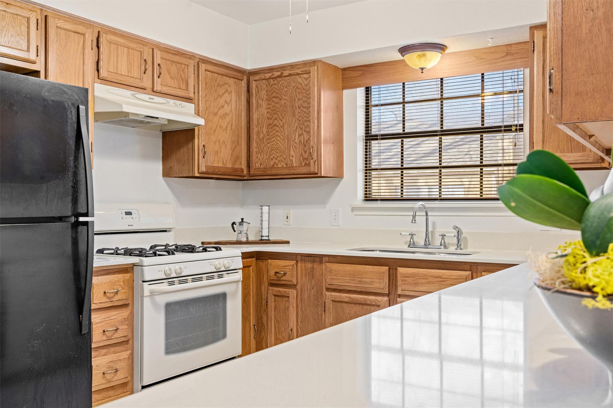 2301 Lawnmont Ave #apt 1 Property Photo 2