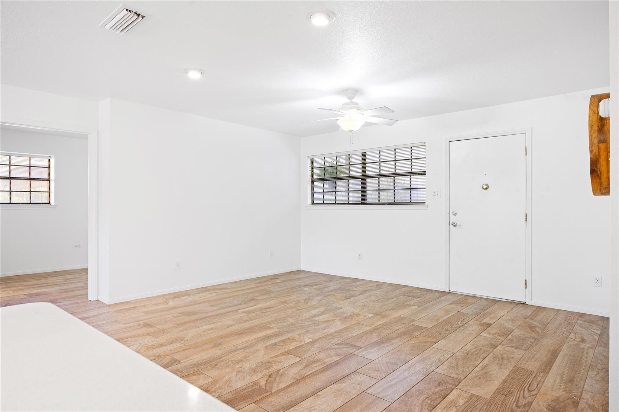 2301 Lawnmont Ave #apt 1 Property Photo 6