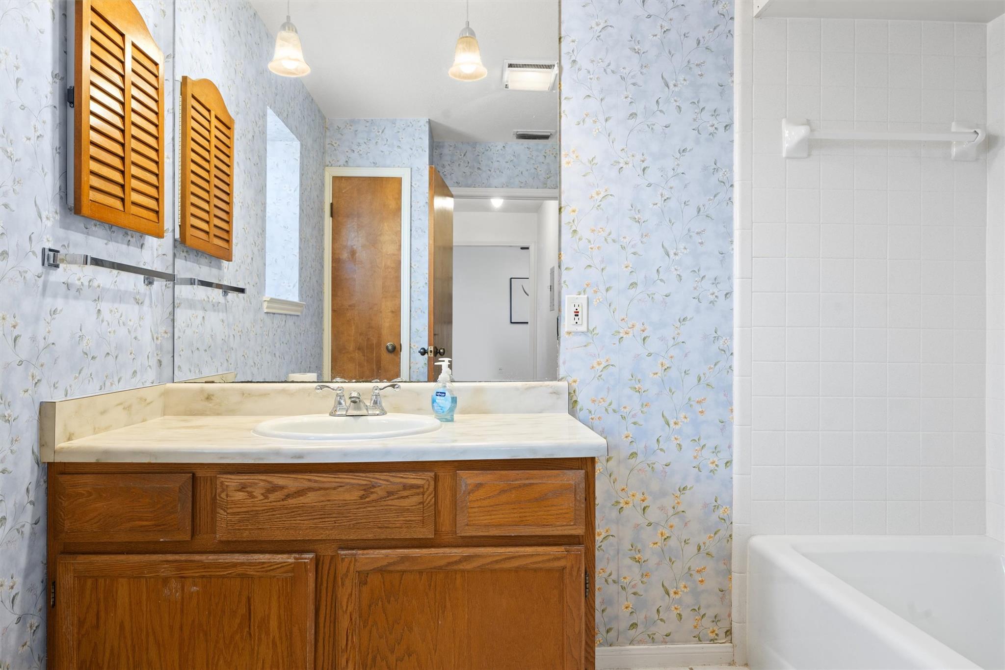 2301 Lawnmont Ave #apt 1 Property Photo 9