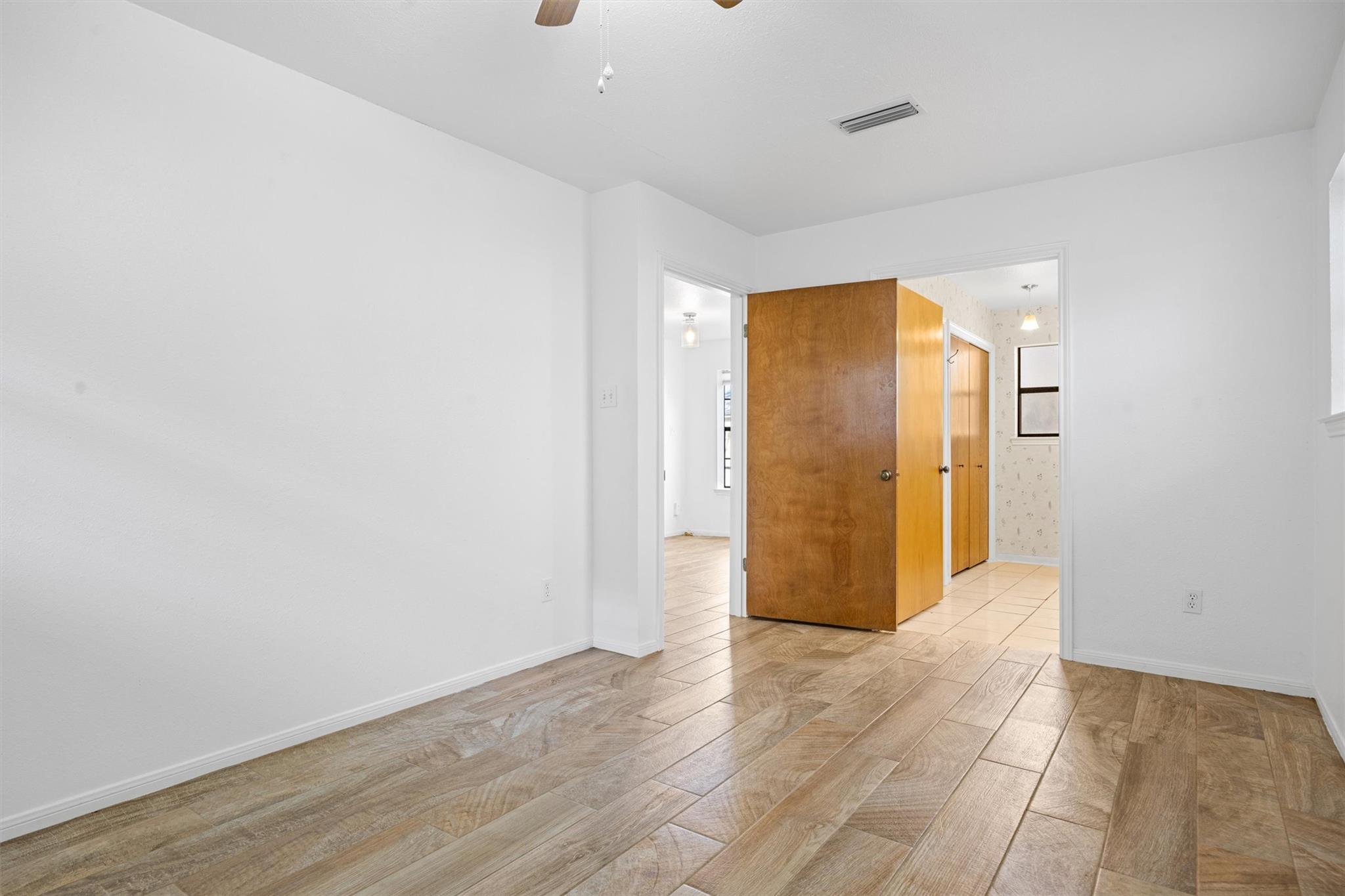 2301 Lawnmont Ave #apt 1 Property Photo 11