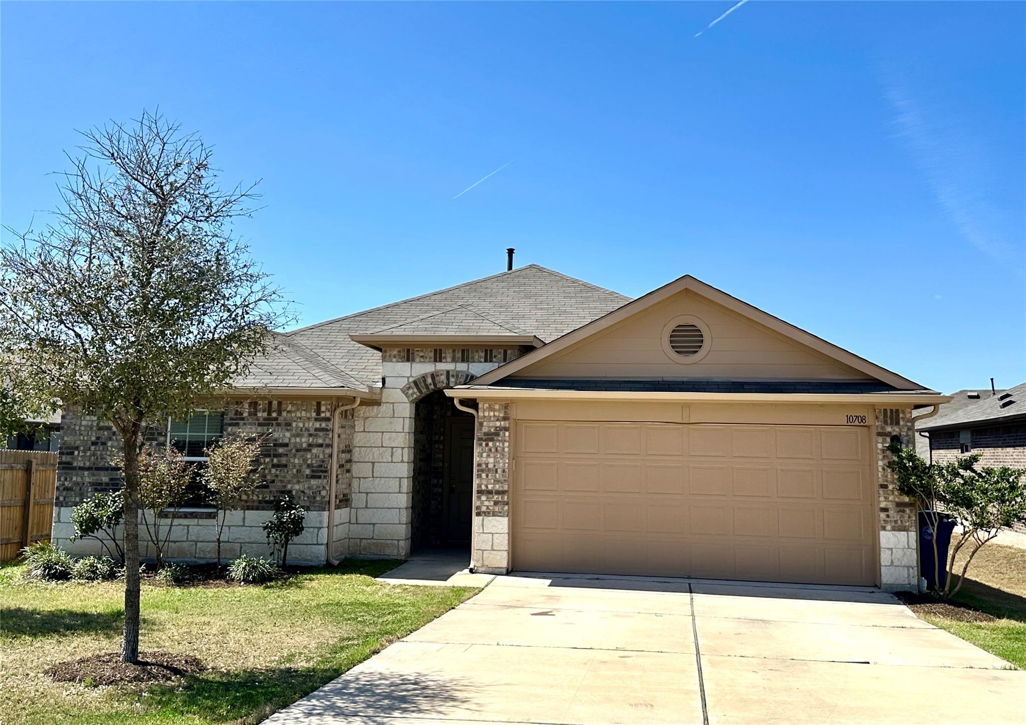 10708 Seguin St Property Photo