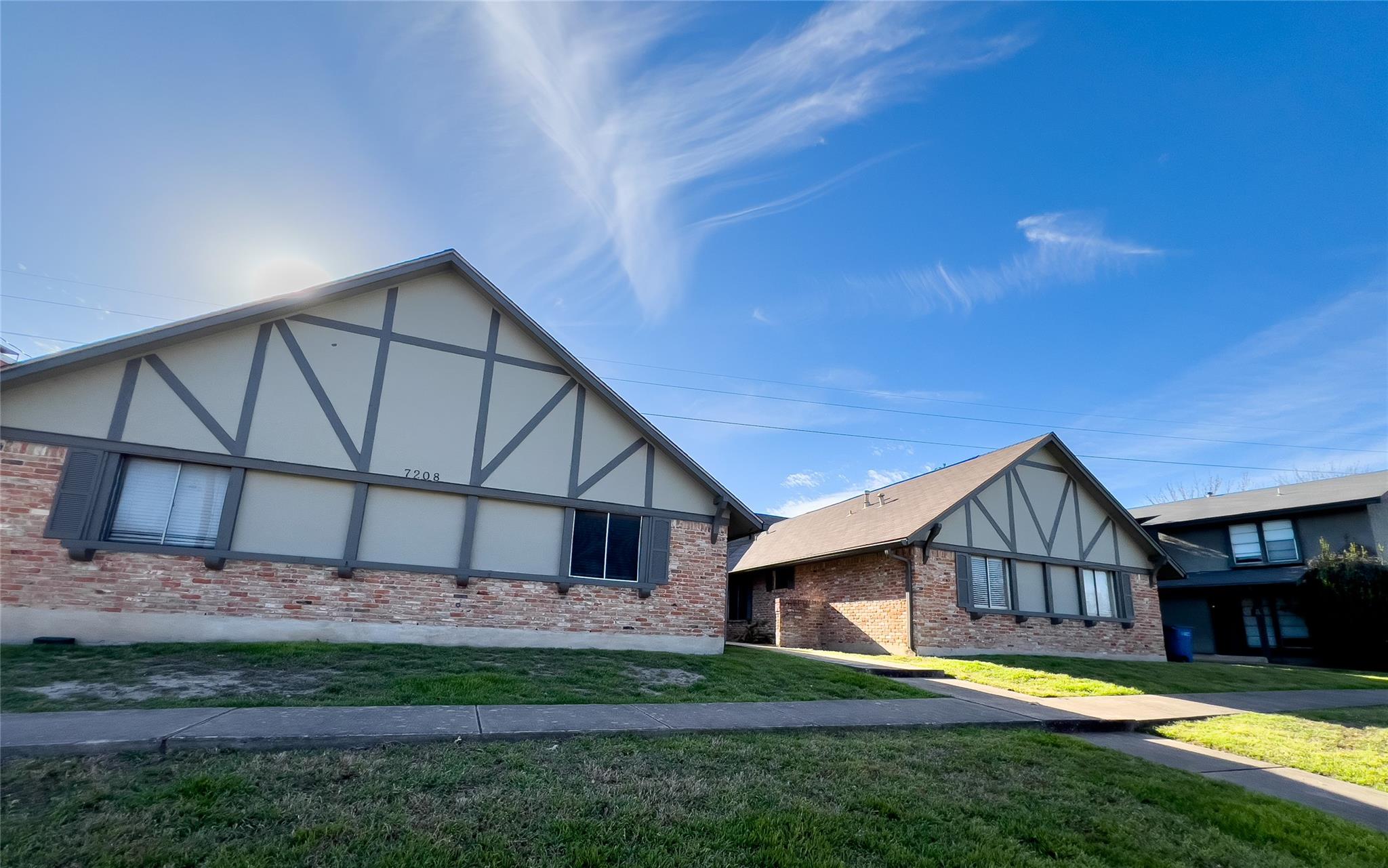 7208 Creekside Dr B Property Photo