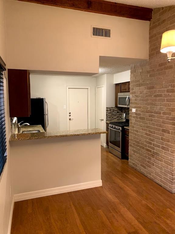704 Chestnut Xing Property Photo 15