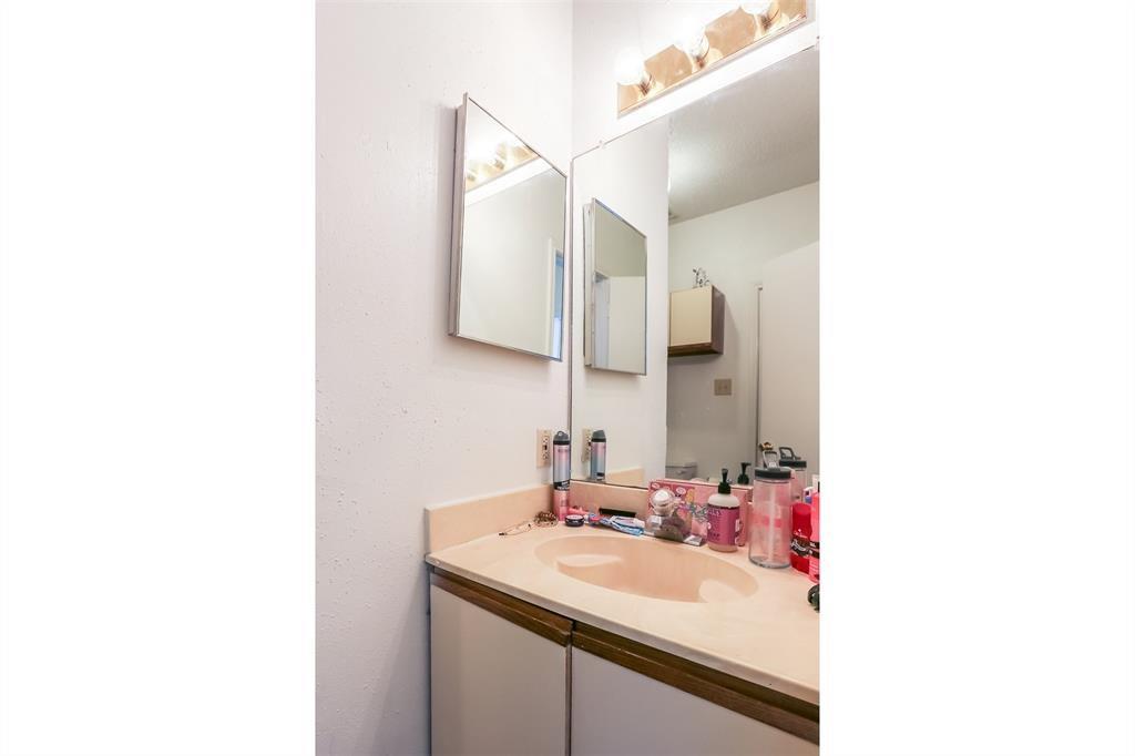 912 W 22nd St #303 Property Photo 17
