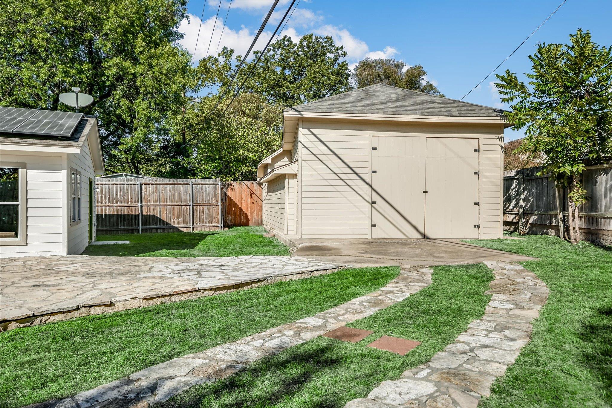 8503 Stillwood Ln Property Photo 3