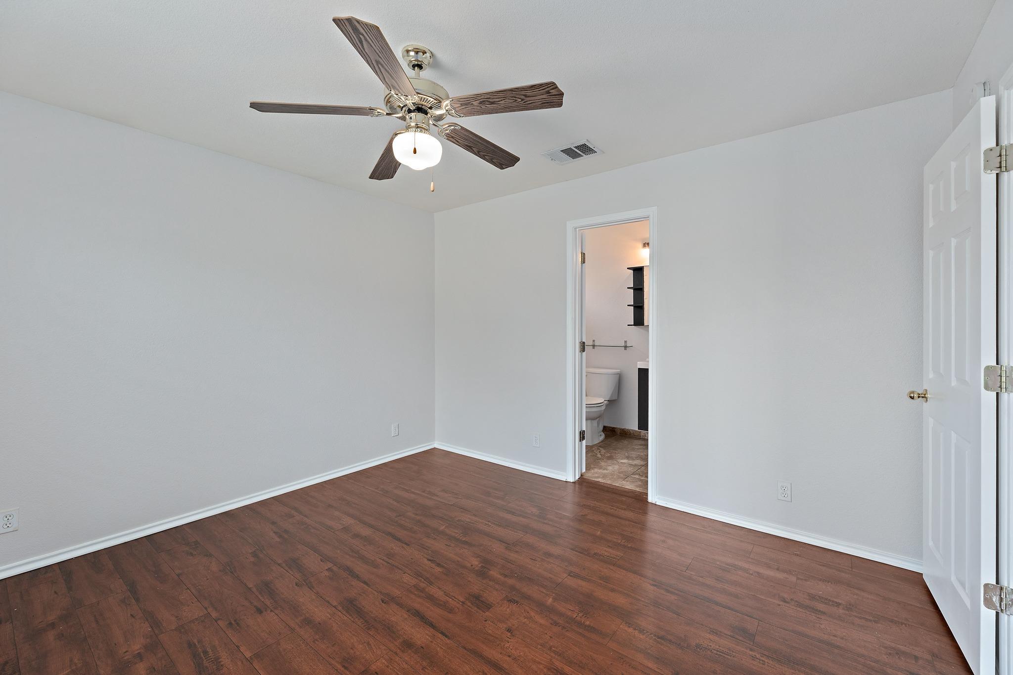 14420 Cummins Way Property Photo 12