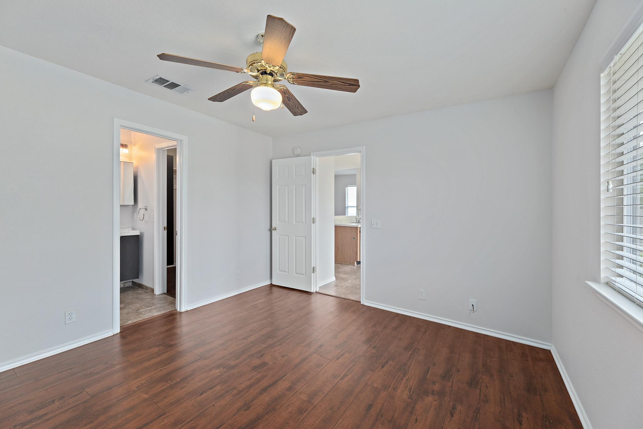 14420 Cummins Way Property Photo 13