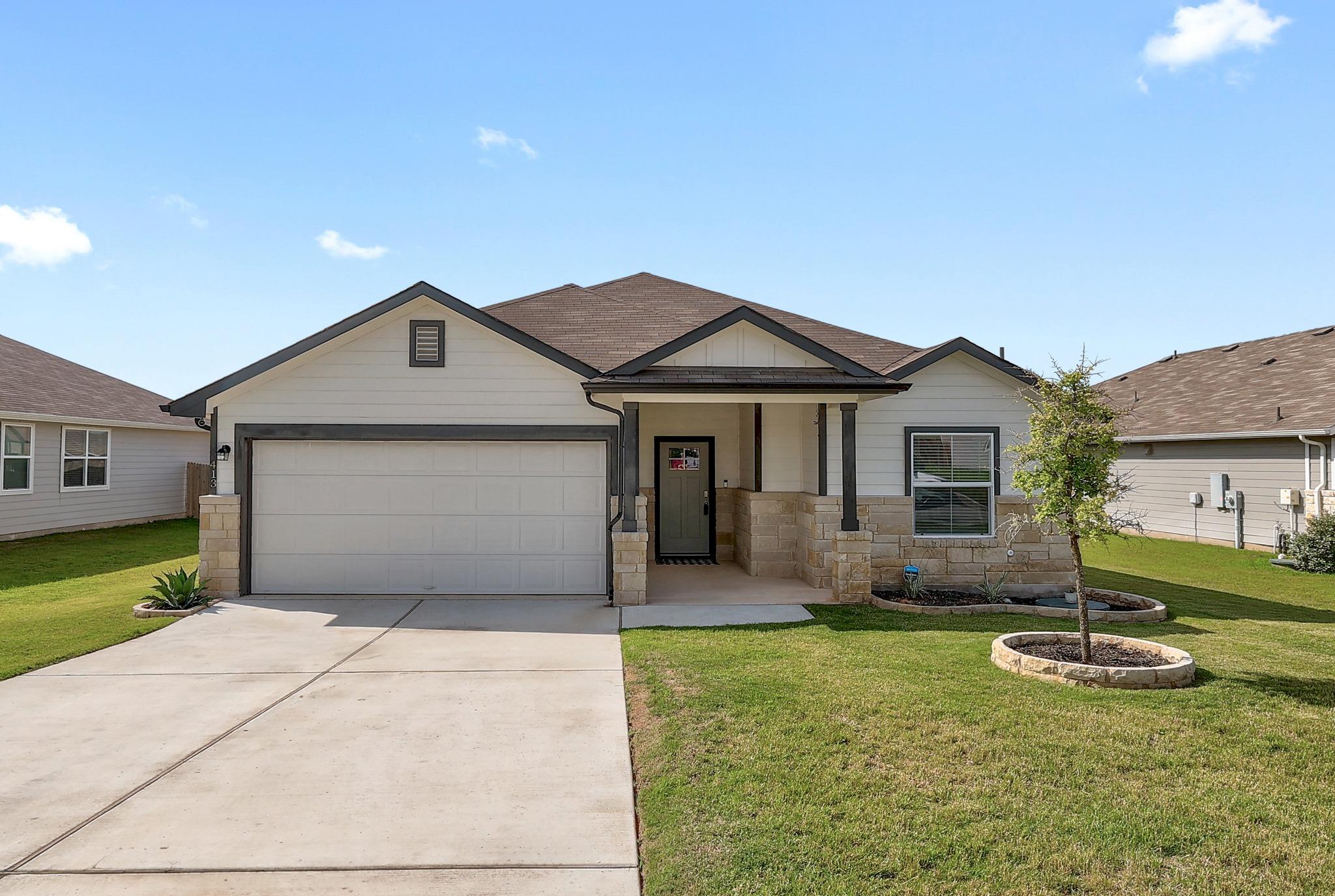 413 Hunter Loop Property Photo 1