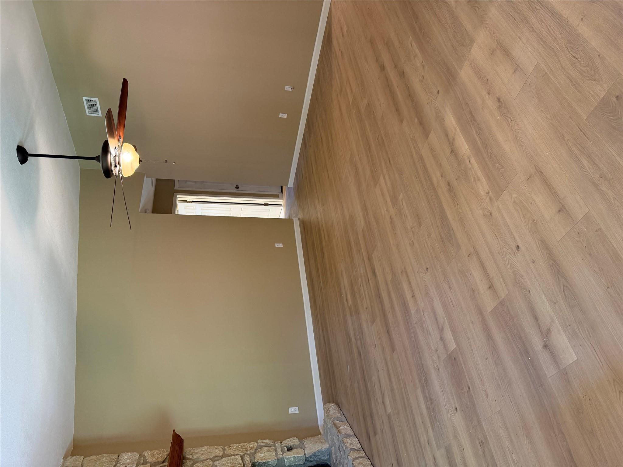 2704 Crownspoint Dr Property Photo 2