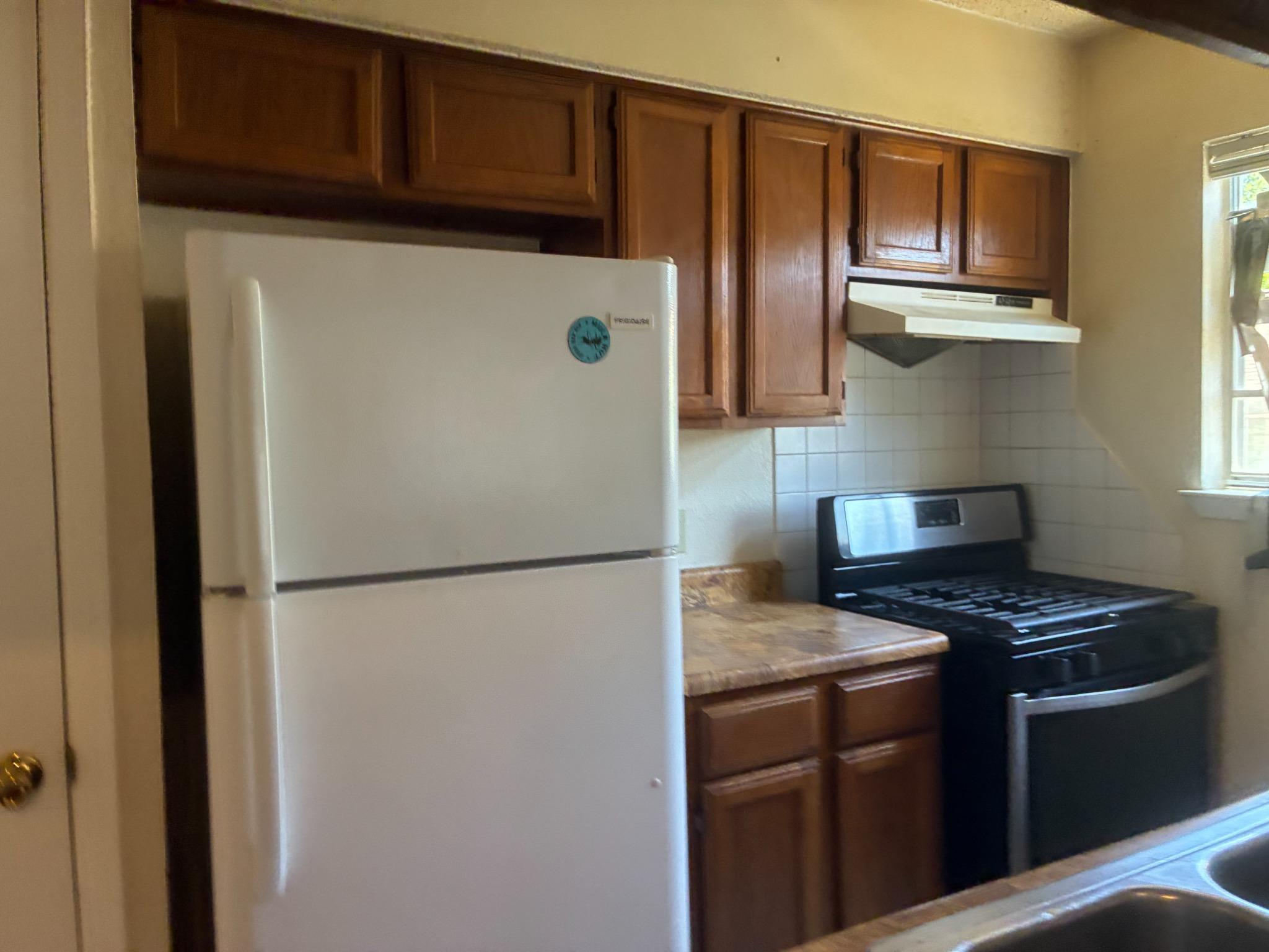 902 Sirocco Dr #b Property Photo 2