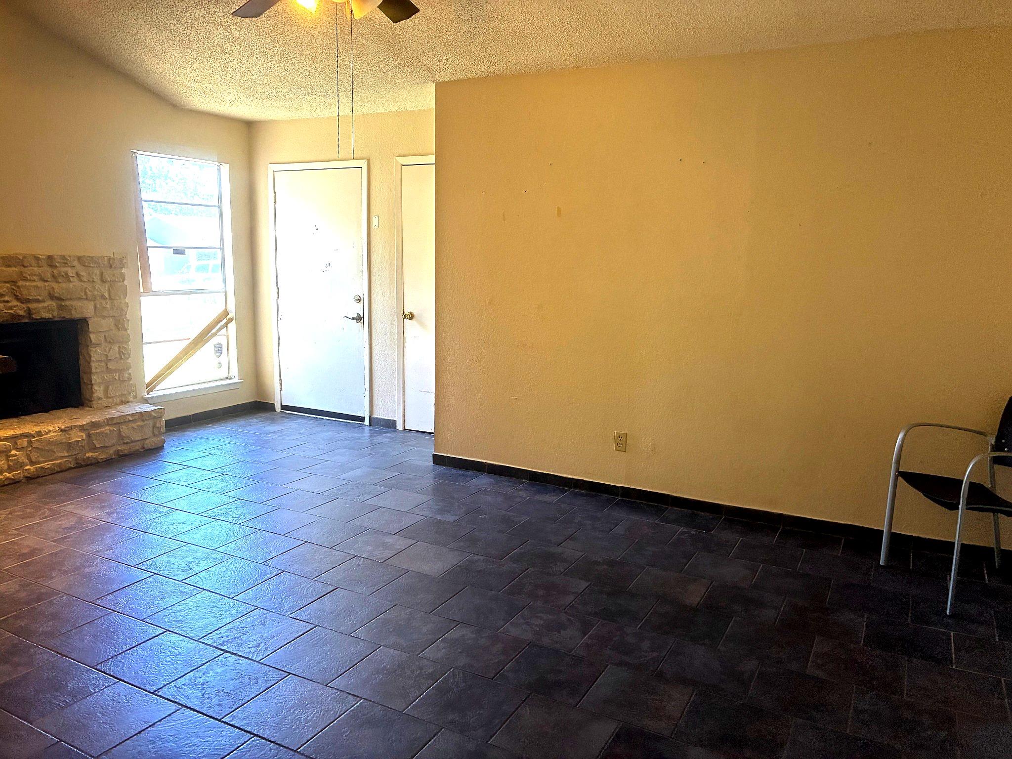 902 Sirocco Dr #b Property Photo 3