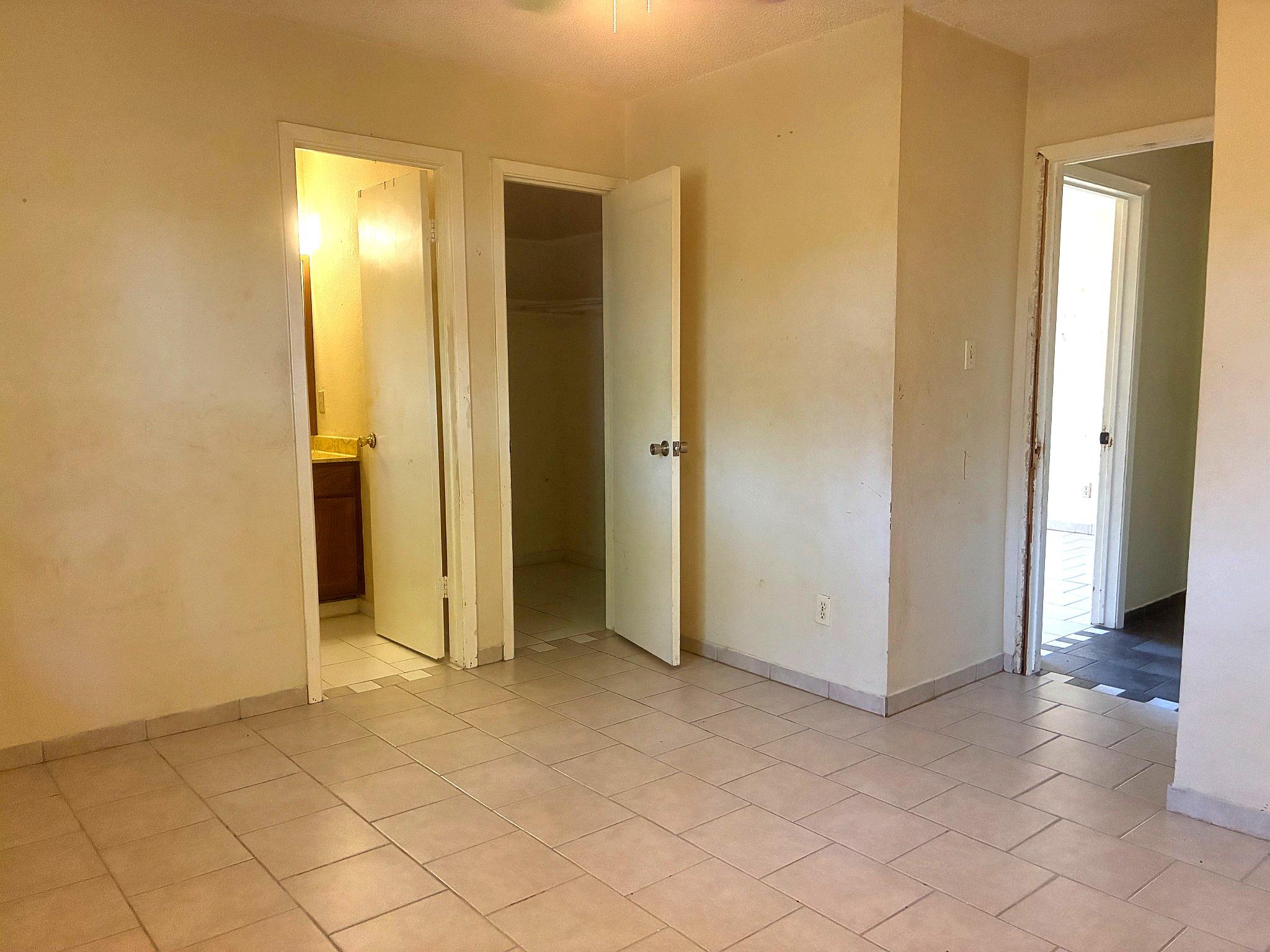 902 Sirocco Dr #b Property Photo 4