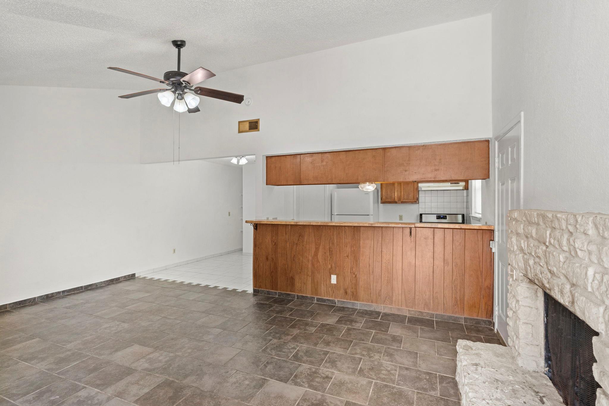 902 Sirocco Dr #b Property Photo 4