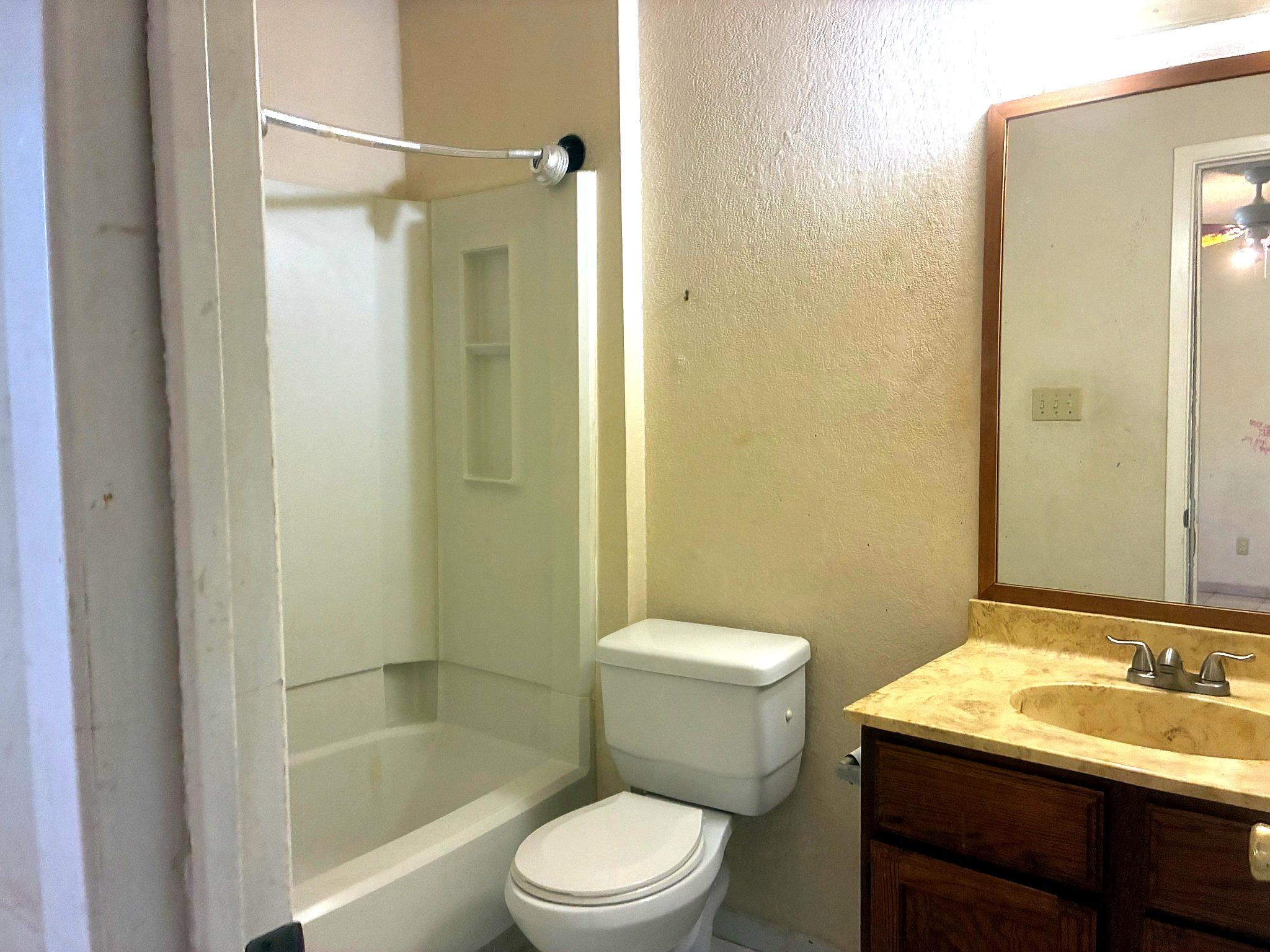 902 Sirocco Dr #b Property Photo 5