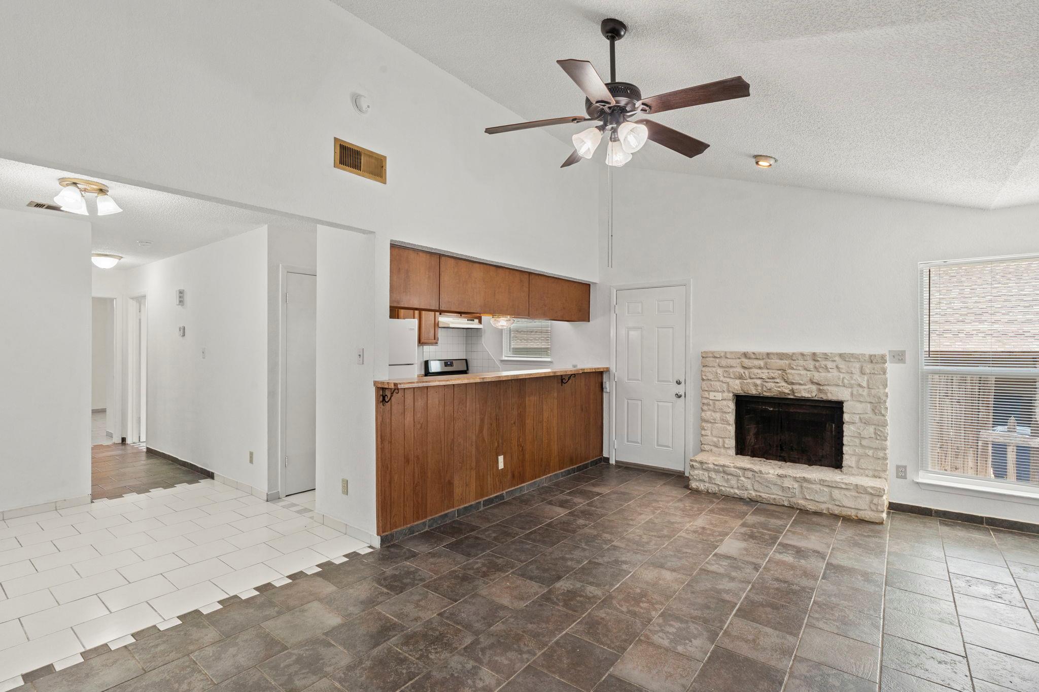 902 Sirocco Dr #b Property Photo 5