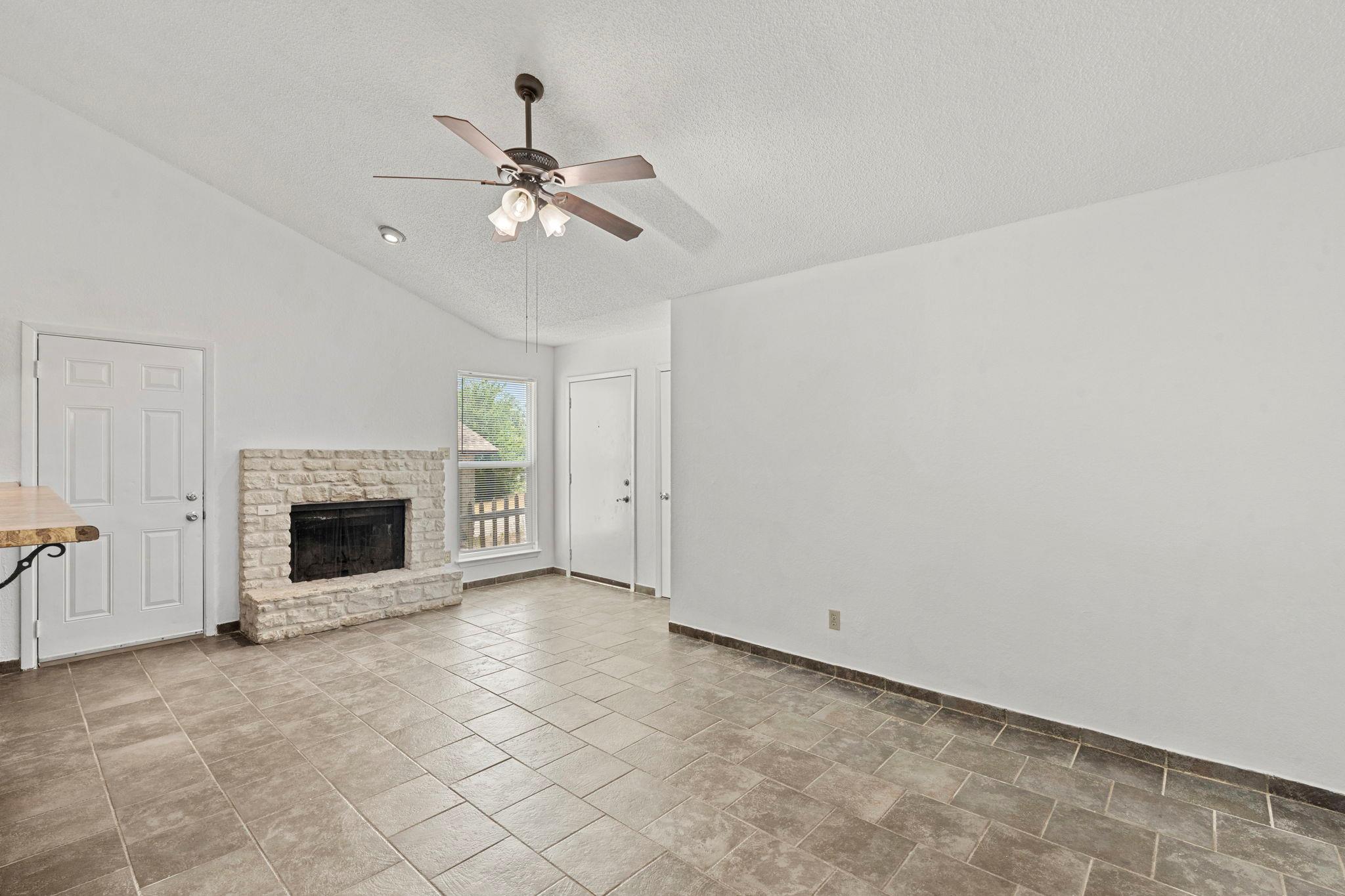 902 Sirocco Dr #b Property Photo 6