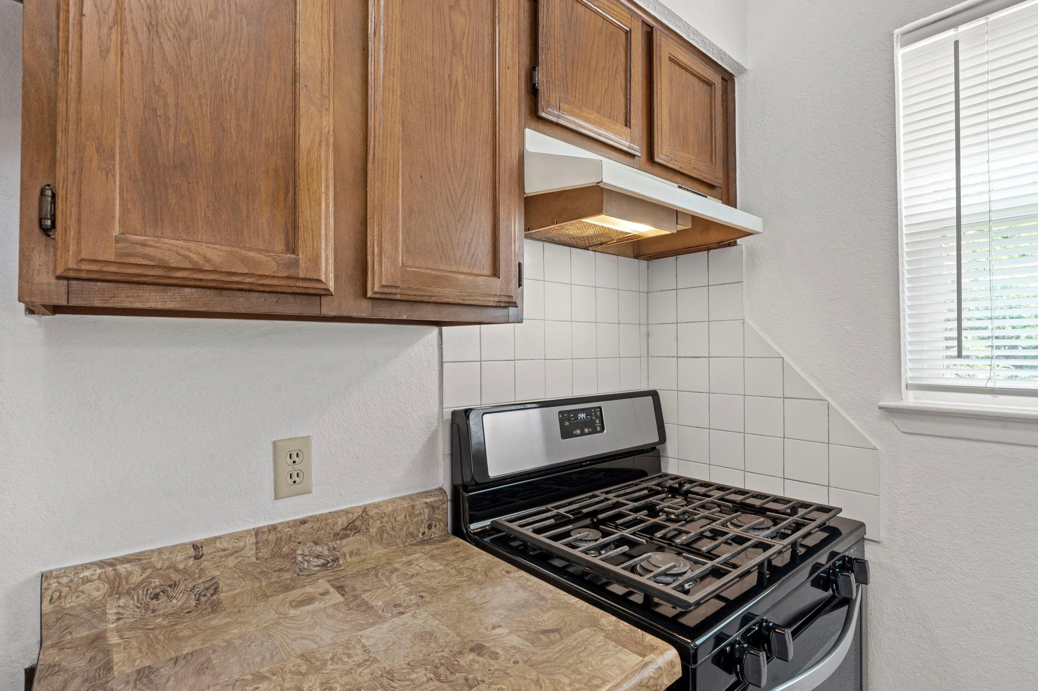 902 Sirocco Dr #b Property Photo 7