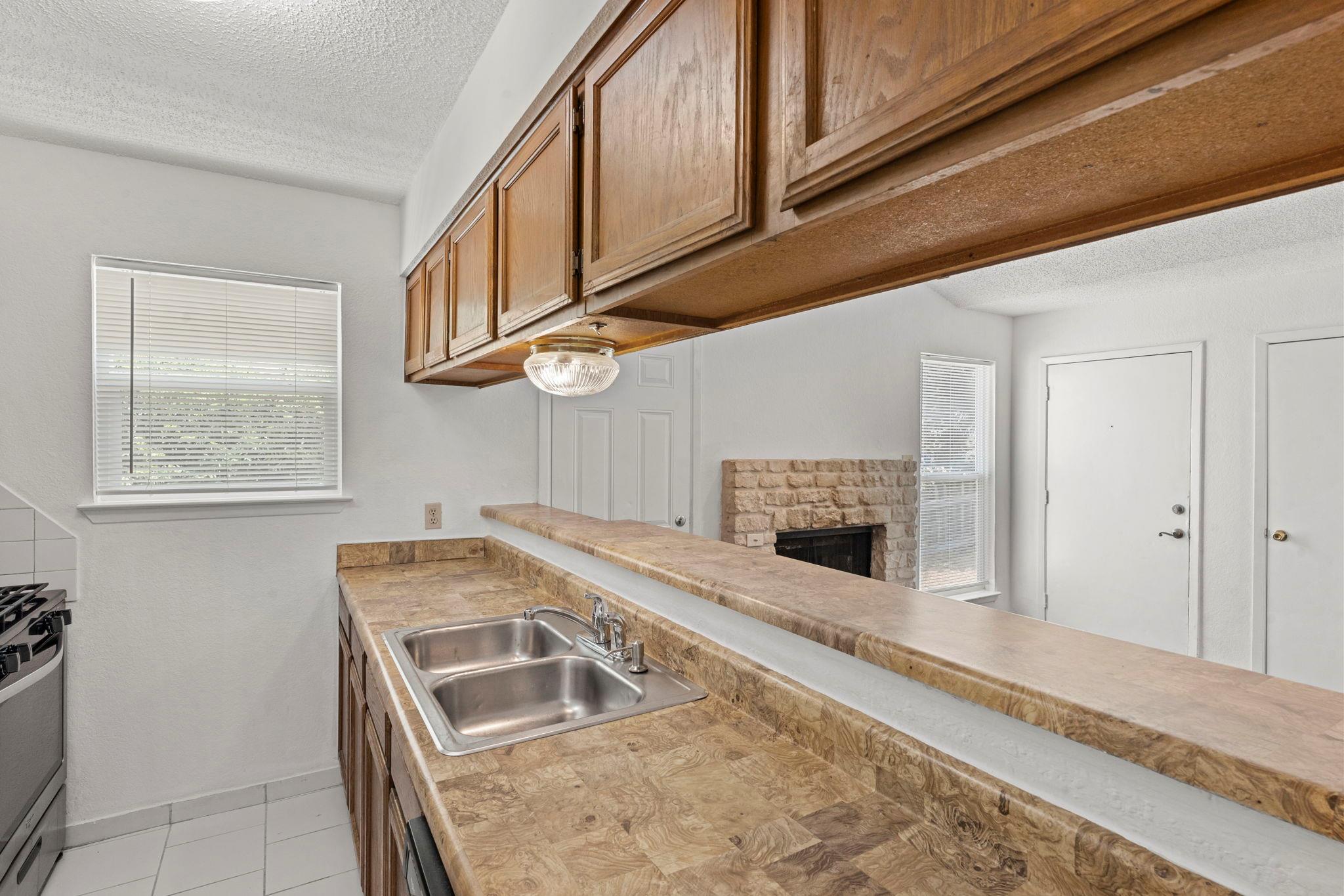 902 Sirocco Dr #b Property Photo 8