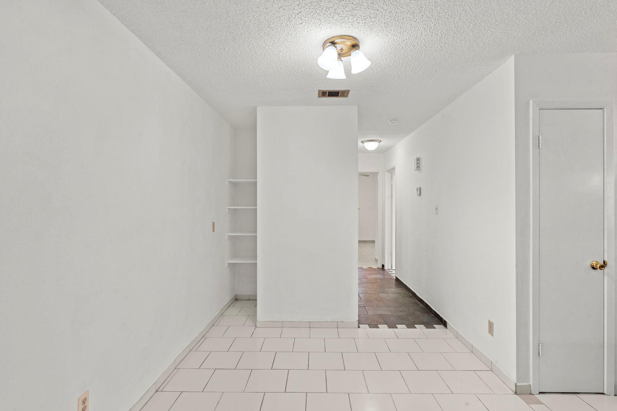 902 Sirocco Dr #b Property Photo 9