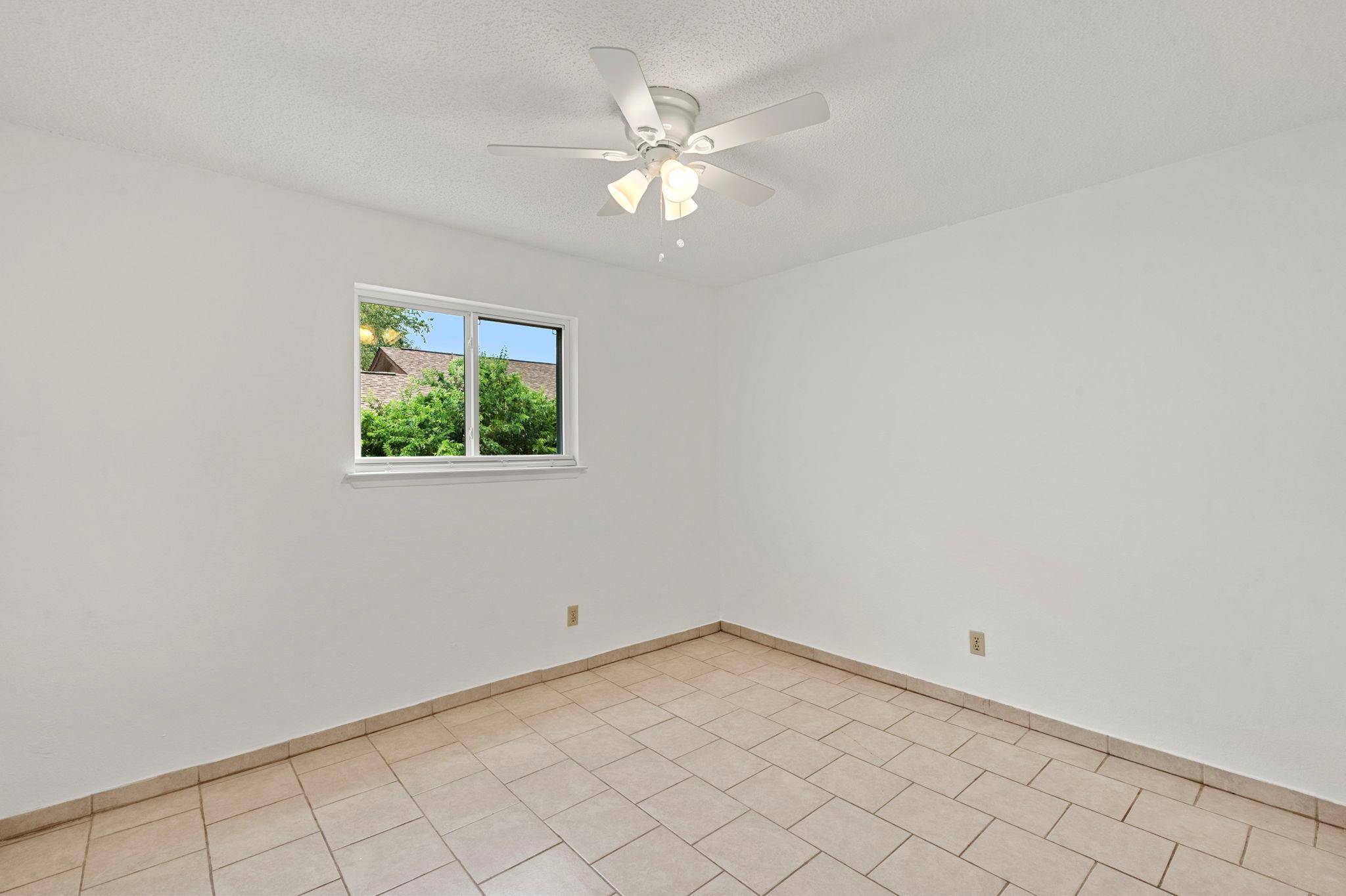 902 Sirocco Dr #b Property Photo 10