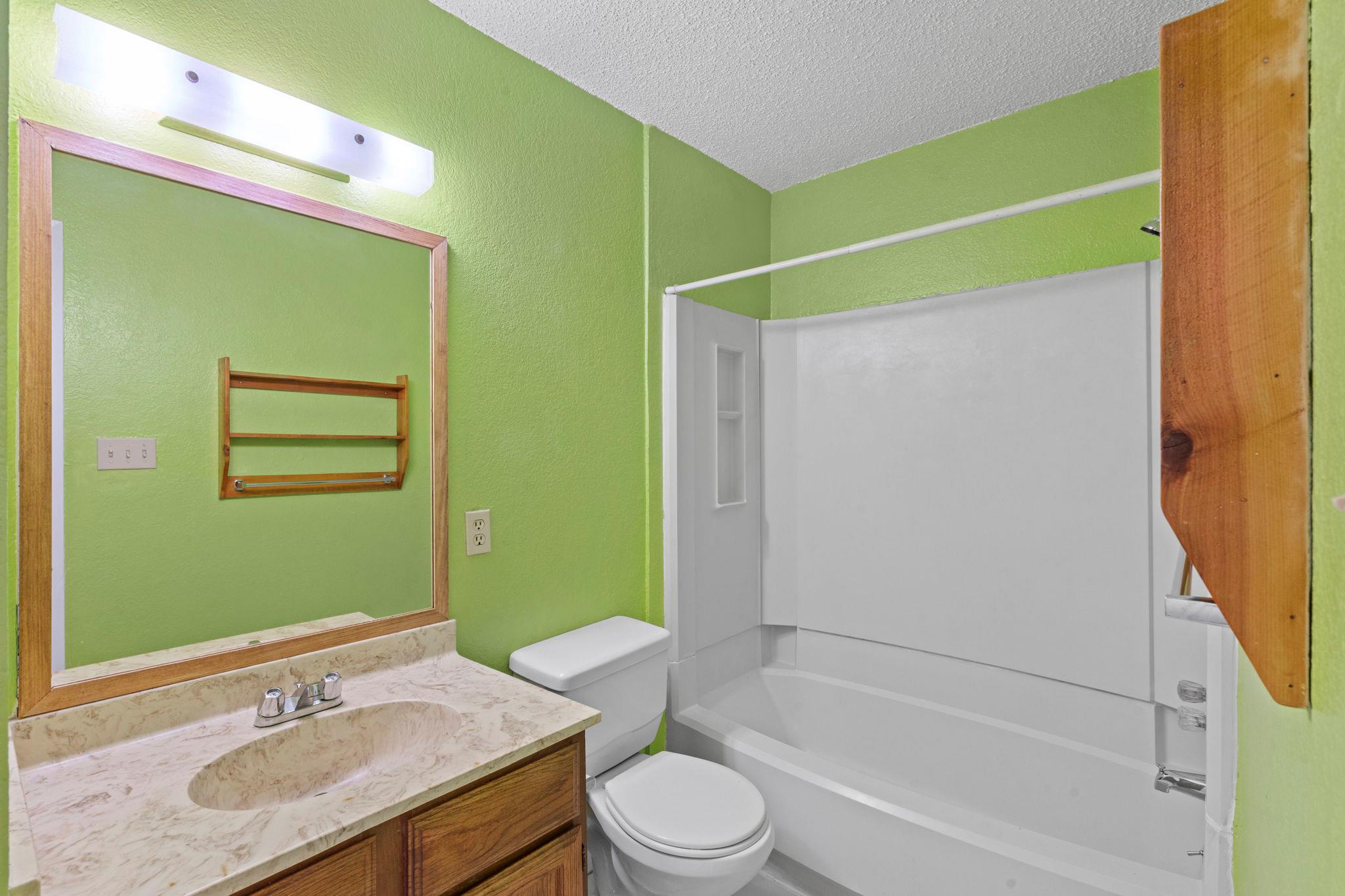 902 Sirocco Dr #b Property Photo 11