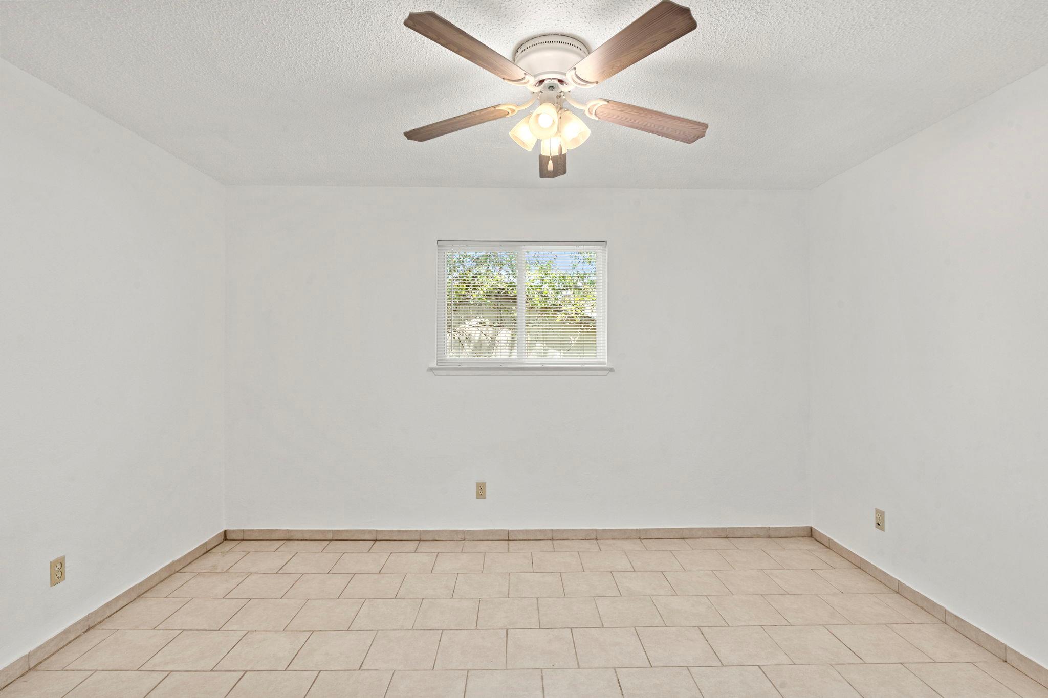 902 Sirocco Dr #b Property Photo 12