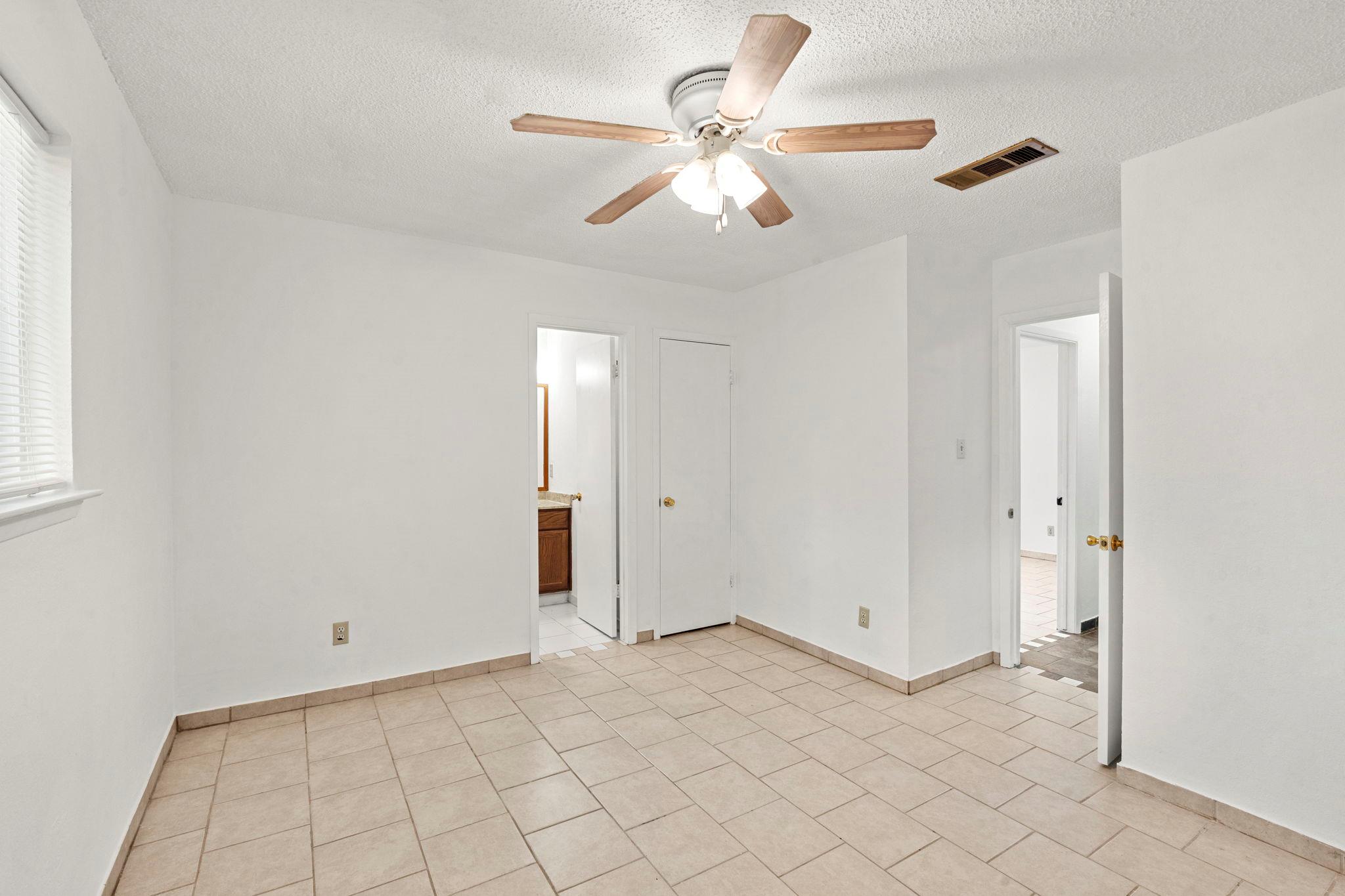 902 Sirocco Dr #b Property Photo 13