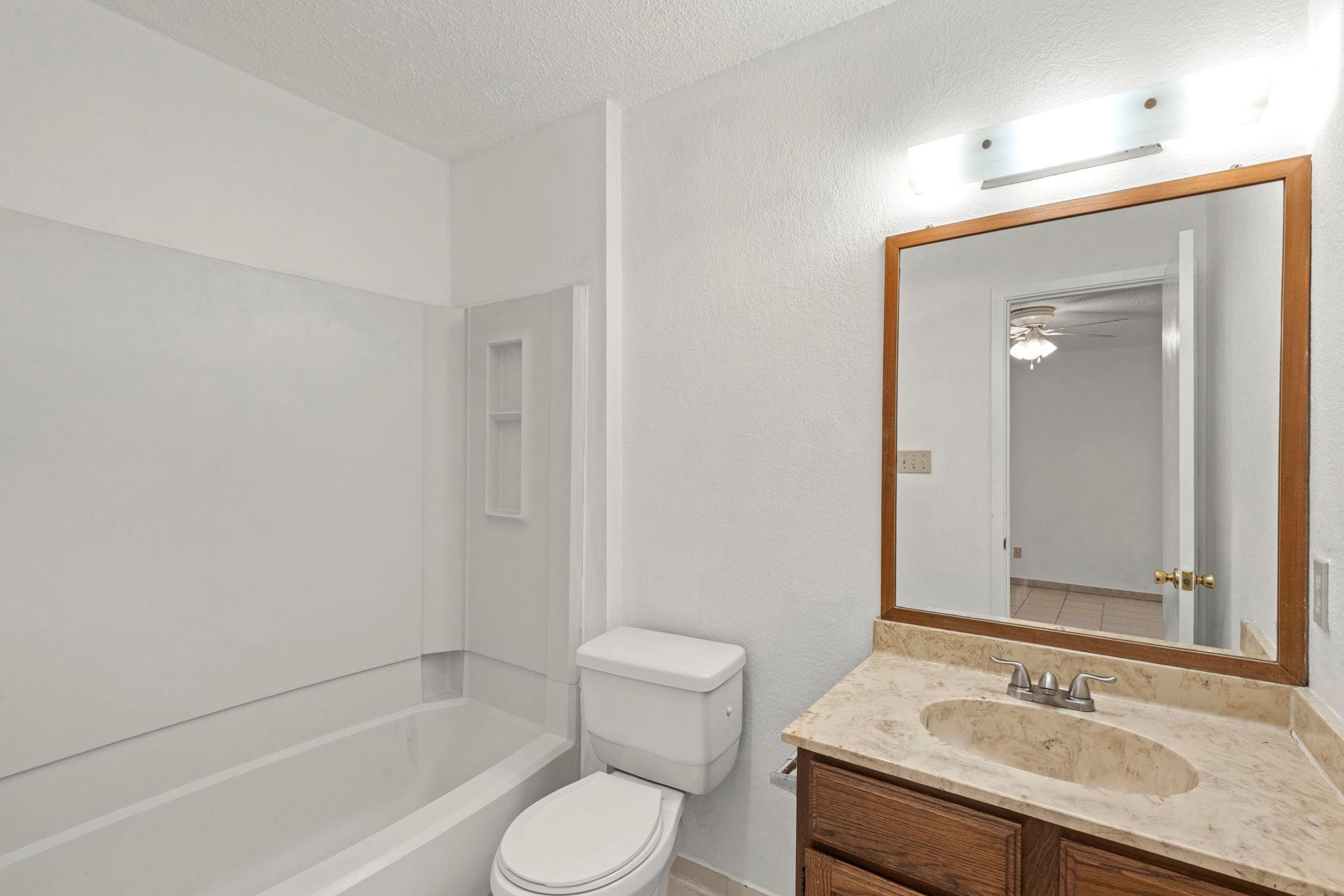 902 Sirocco Dr #b Property Photo 14