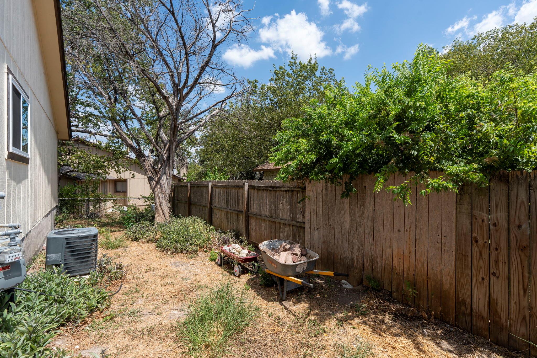 902 Sirocco Dr #b Property Photo 15