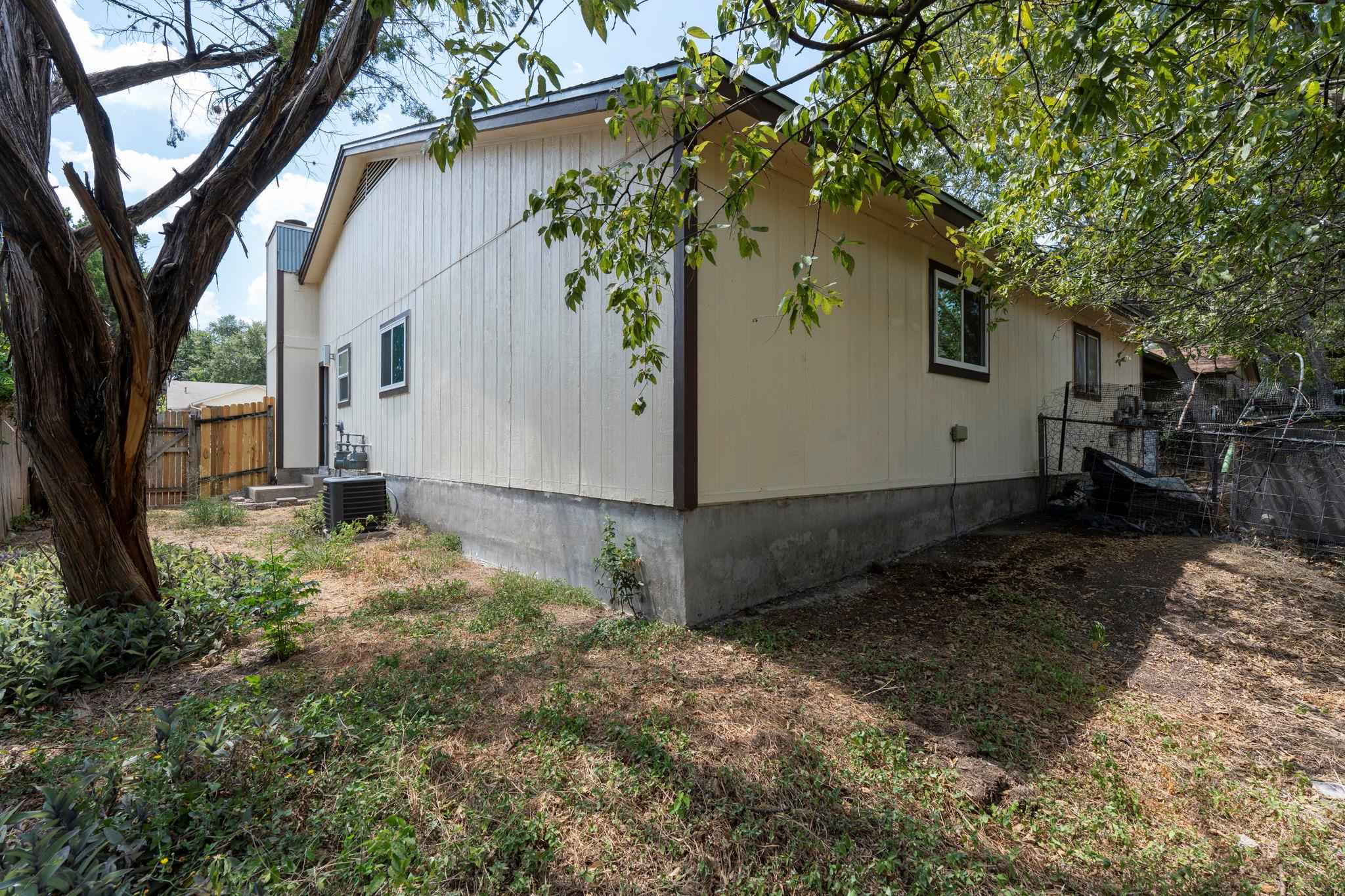 902 Sirocco Dr #b Property Photo 17