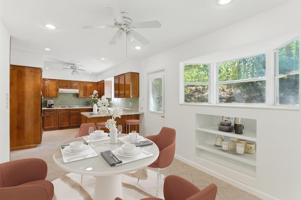 2401 Homedale Cir Property Photo 2