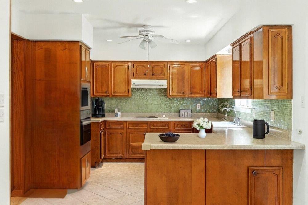 2401 Homedale Cir Property Photo 3