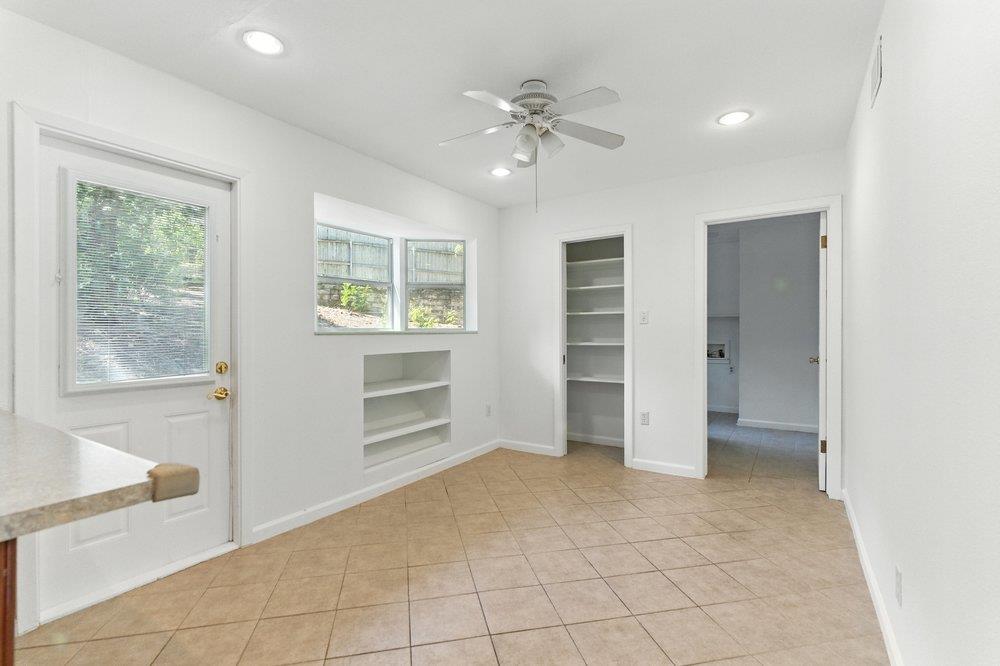 2401 Homedale Cir Property Photo 5