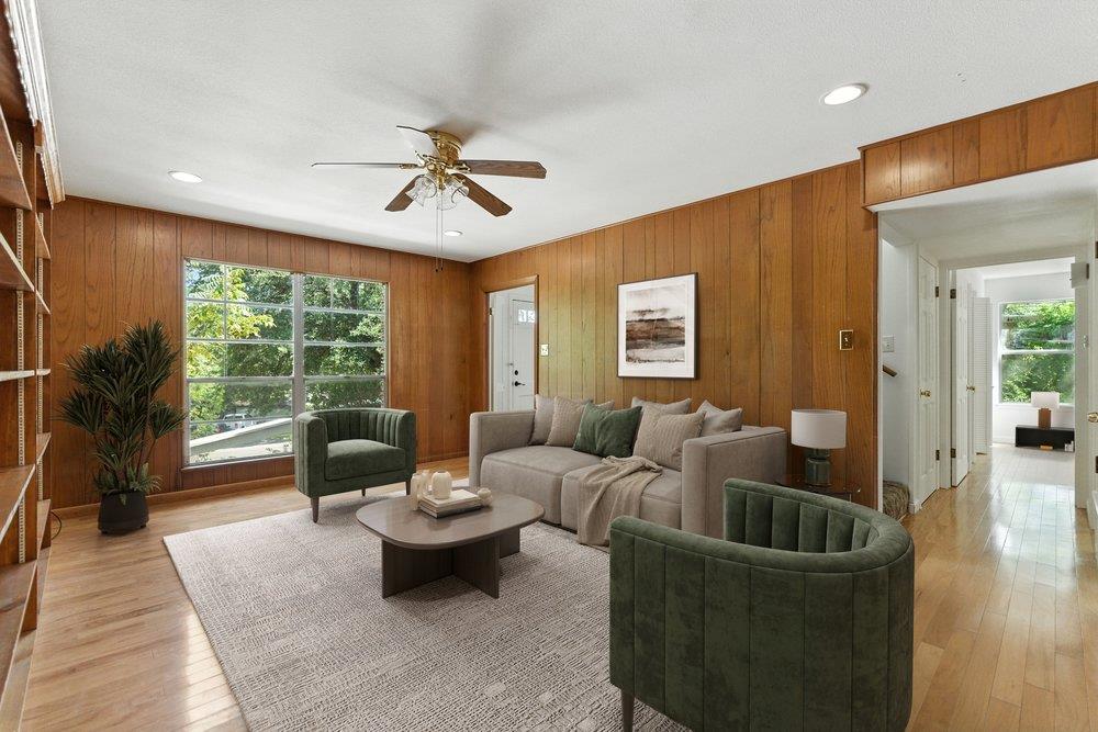 2401 Homedale Cir Property Photo 7