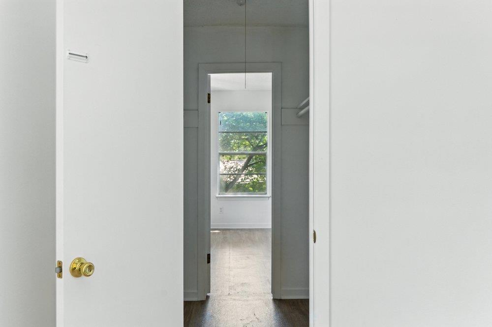 2401 Homedale Cir Property Photo 17