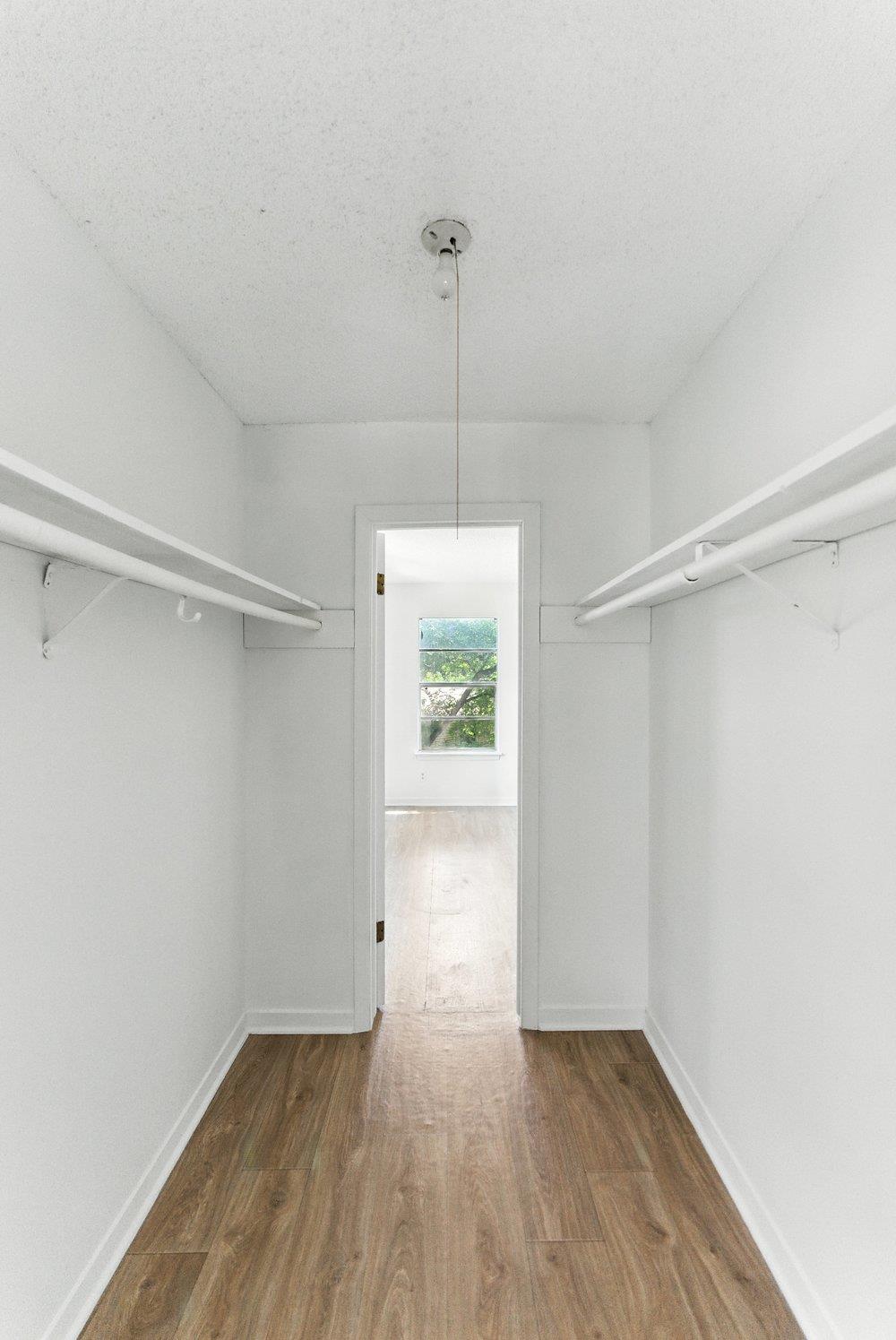 2401 Homedale Cir Property Photo 18