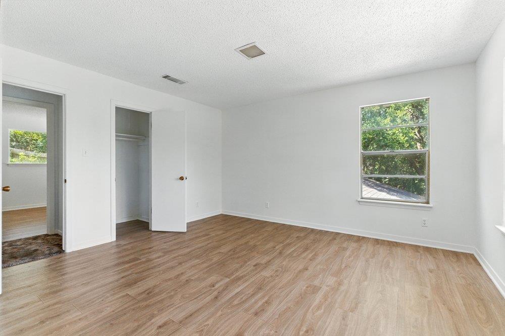 2401 Homedale Cir Property Photo 19