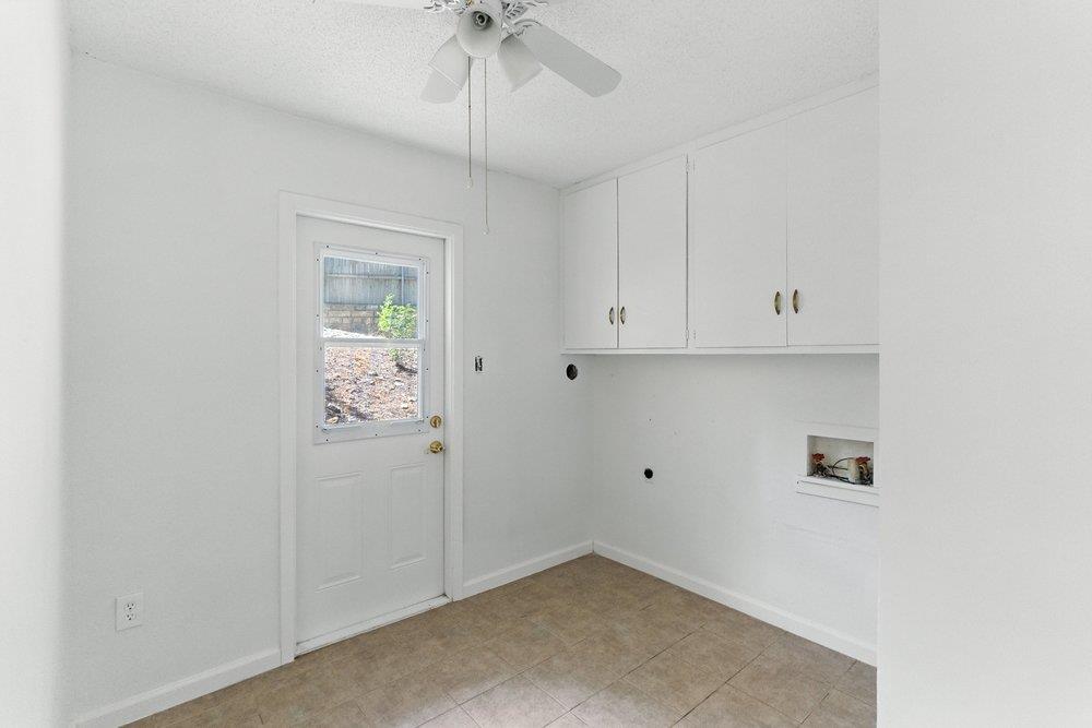 2401 Homedale Cir Property Photo 21